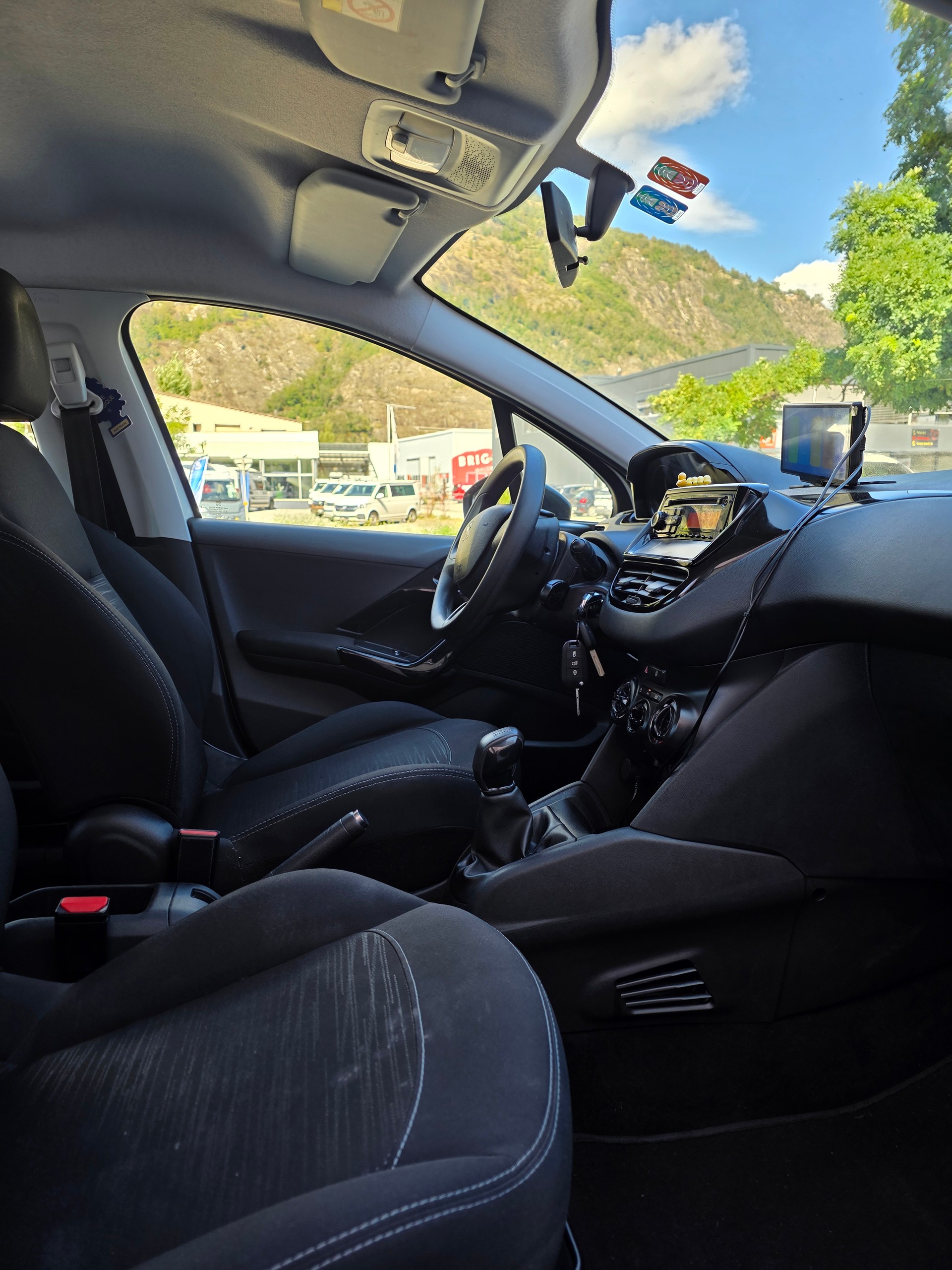 PEUGEOT 208 1.2 VTI Roland Garros-image-10