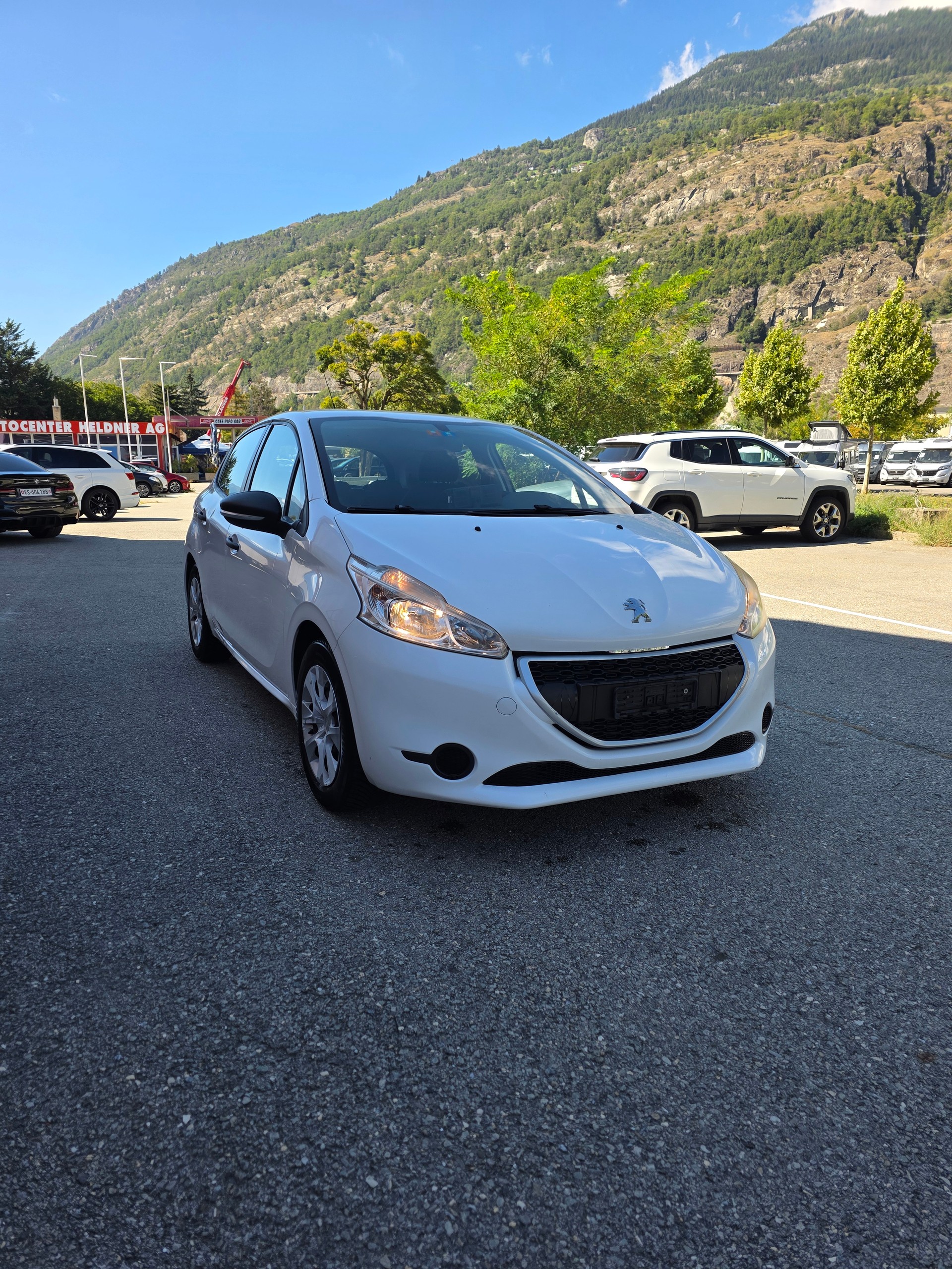 PEUGEOT 208 1.2 VTI Roland Garros-image-2