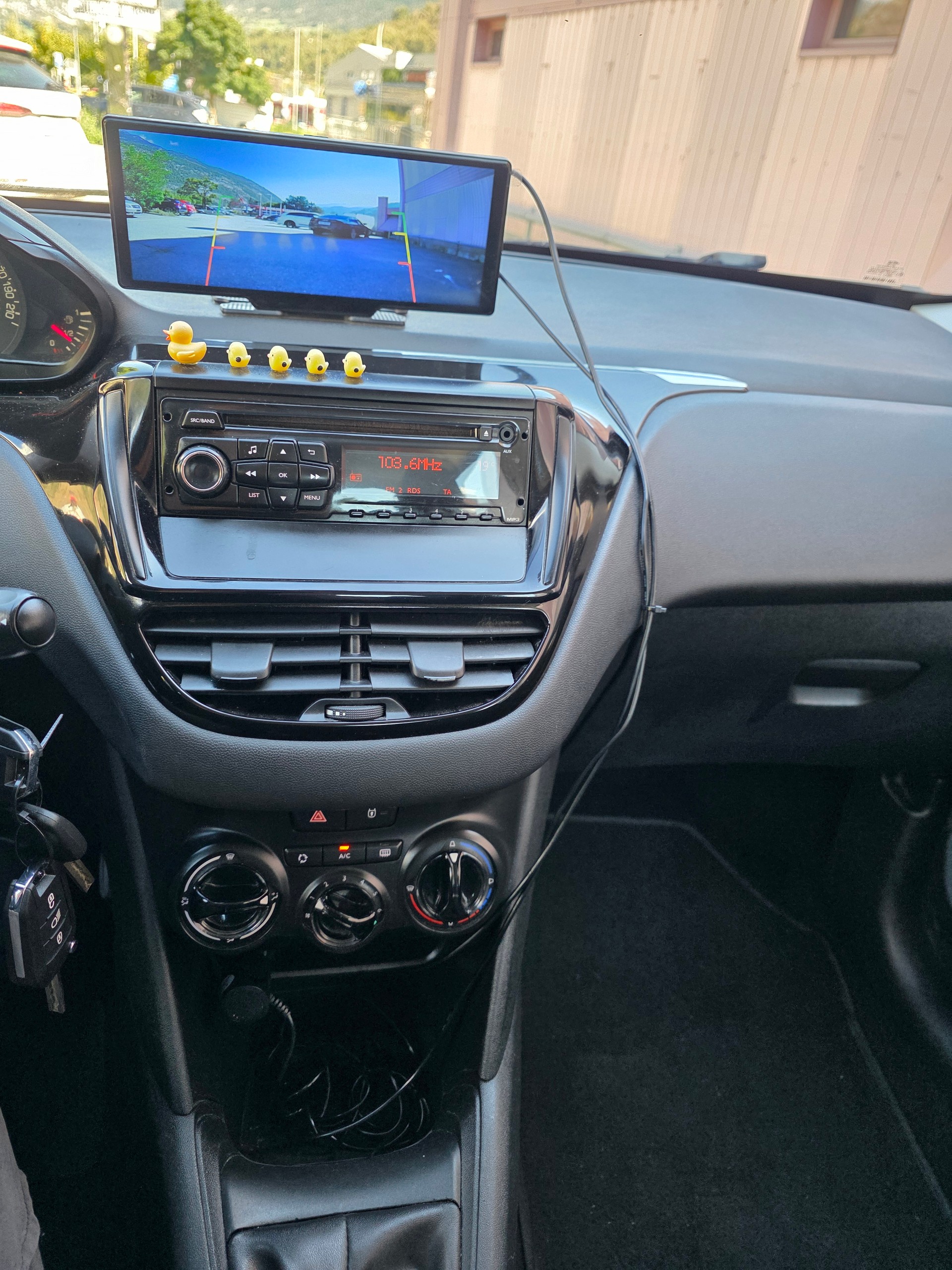 PEUGEOT 208 1.2 VTI Roland Garros-image-15