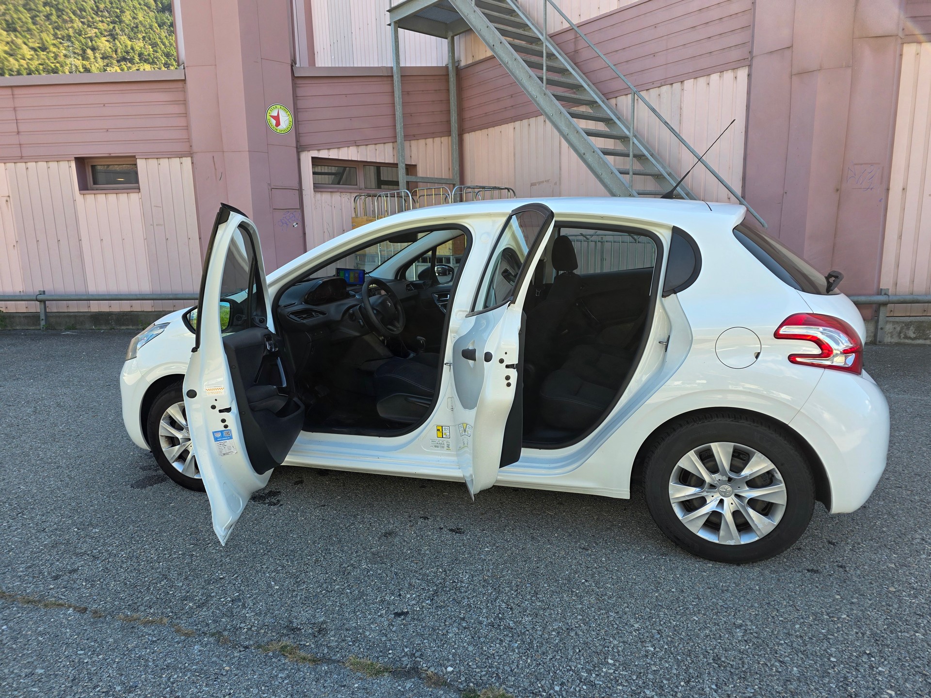 PEUGEOT 208 1.2 VTI Roland Garros-image-11