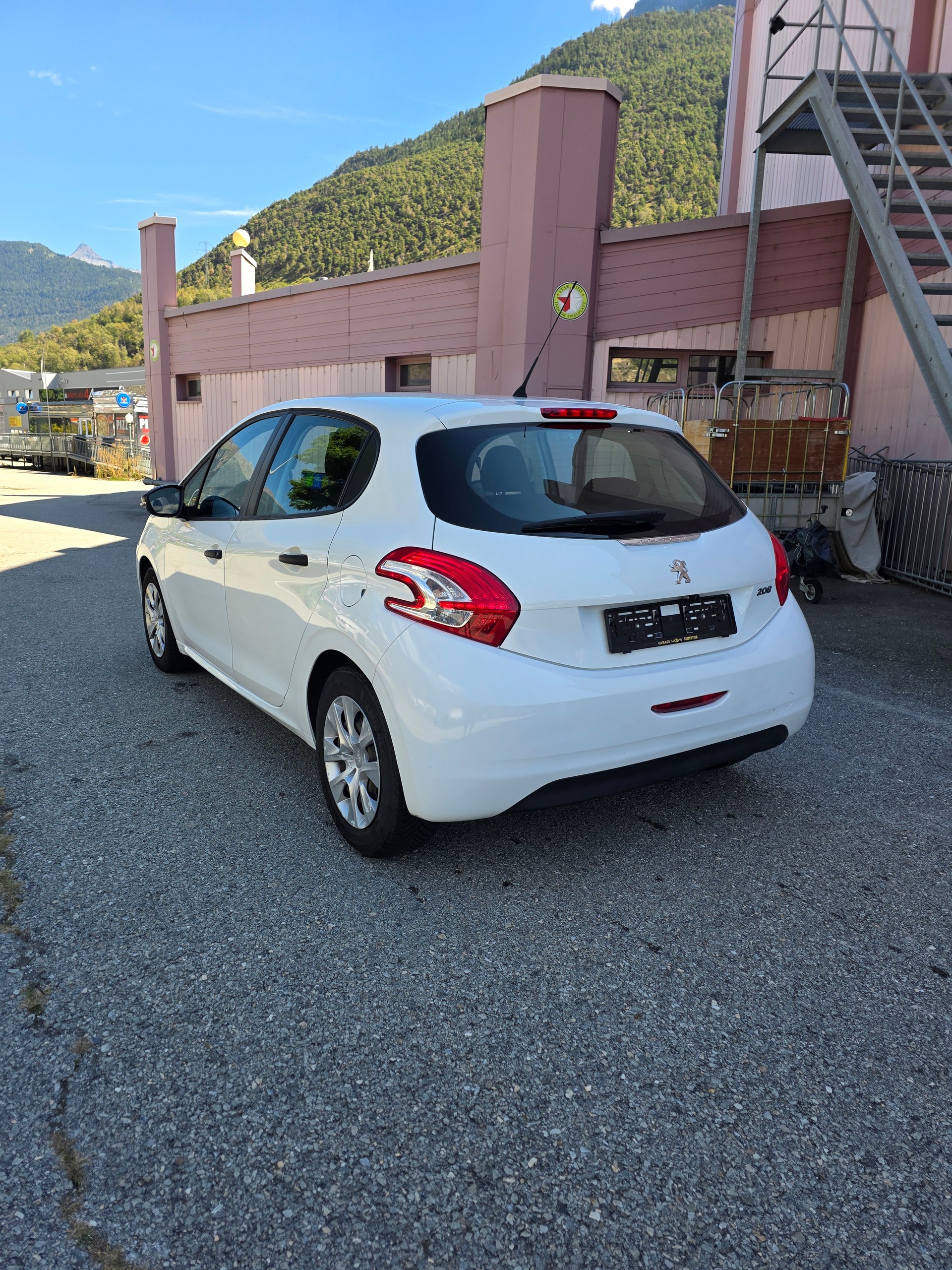 PEUGEOT 208 1.2 VTI Roland Garros-image-5