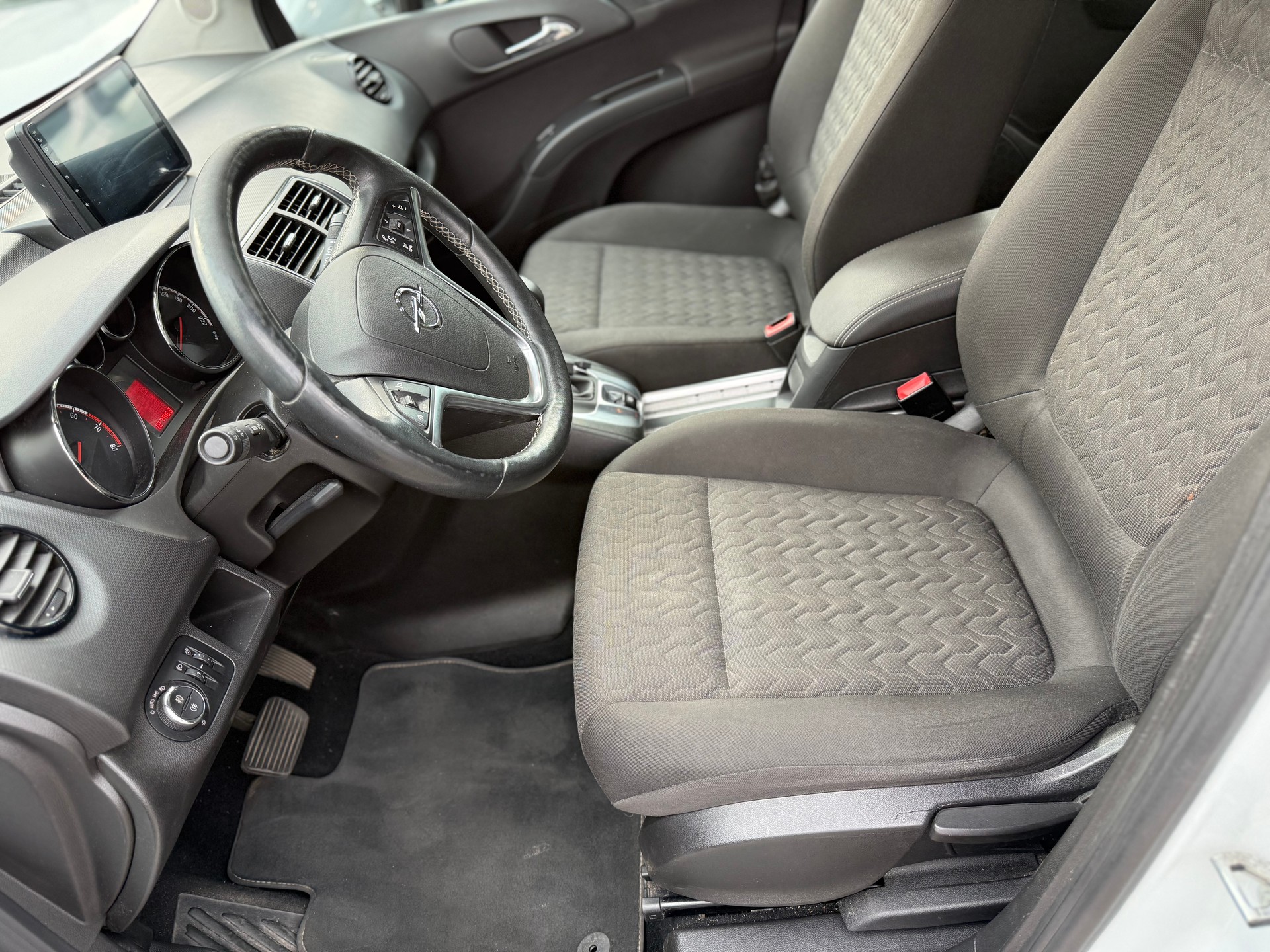OPEL Meriva 1.4 Turbo Cosmo Automatic-image-8