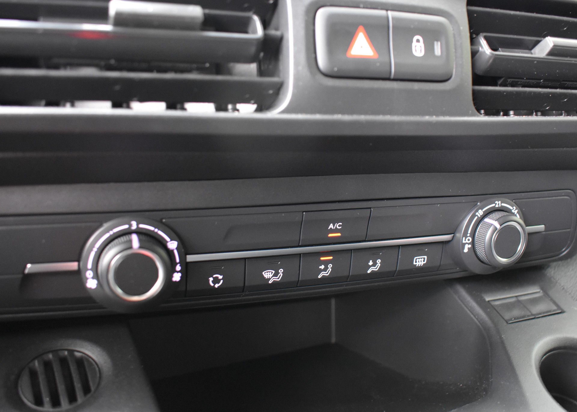 OPEL Combo Cargo 1.2 start/stop-image-12