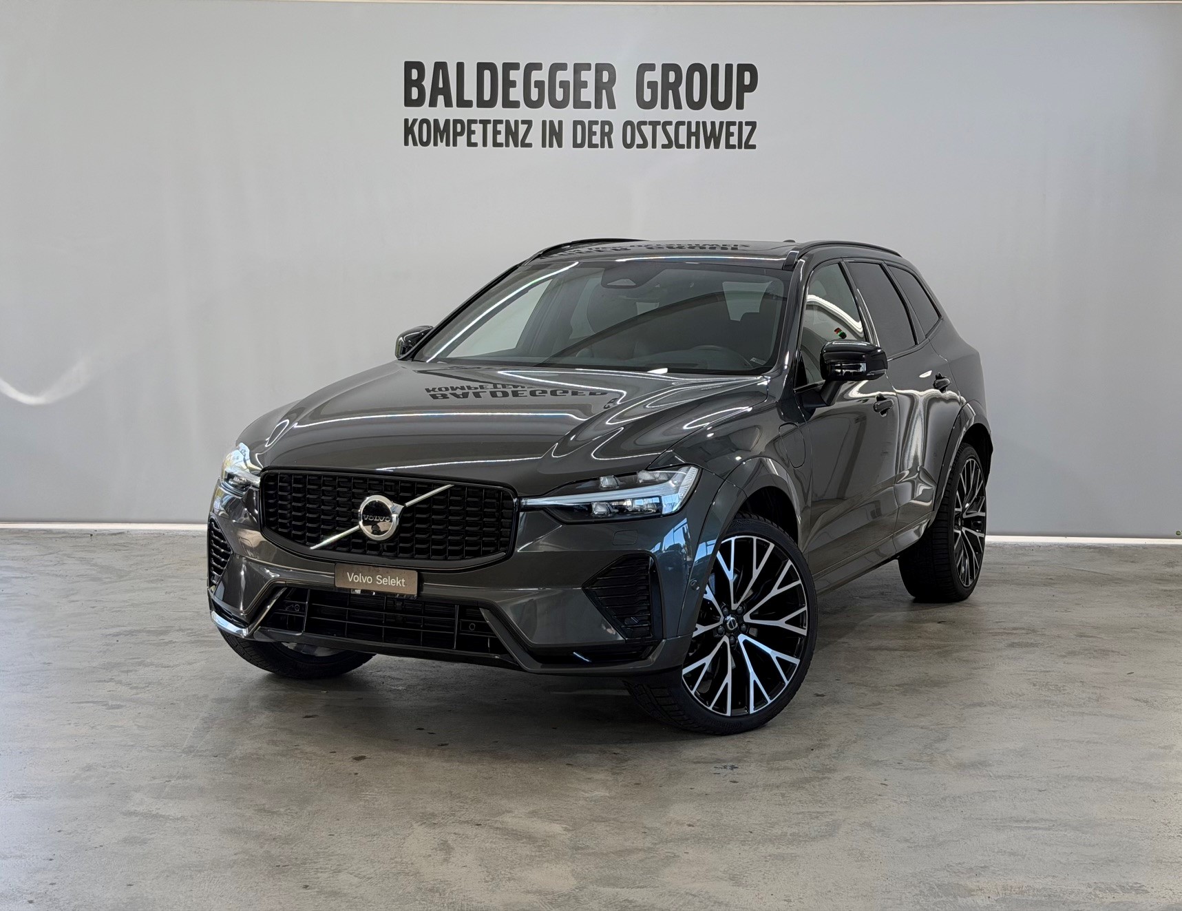 VOLVO XC60 2.0 T6 TE R-Design (SUV / Geländewagen) Volvo VOLVO XC60 2.0 T6 TE R-Design (SUV / Geländewagen)