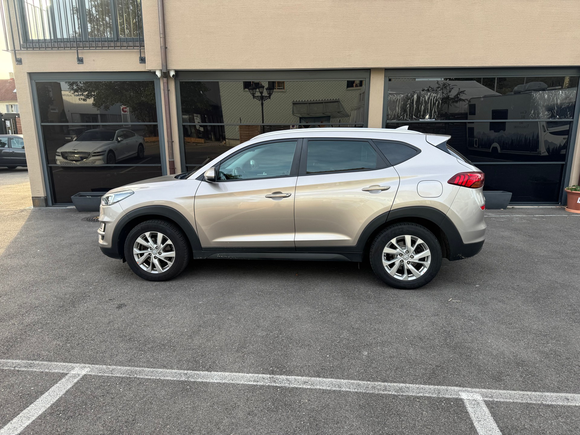 HYUNDAI Tucson 1.6 CRDI Amplia DCT-image-4