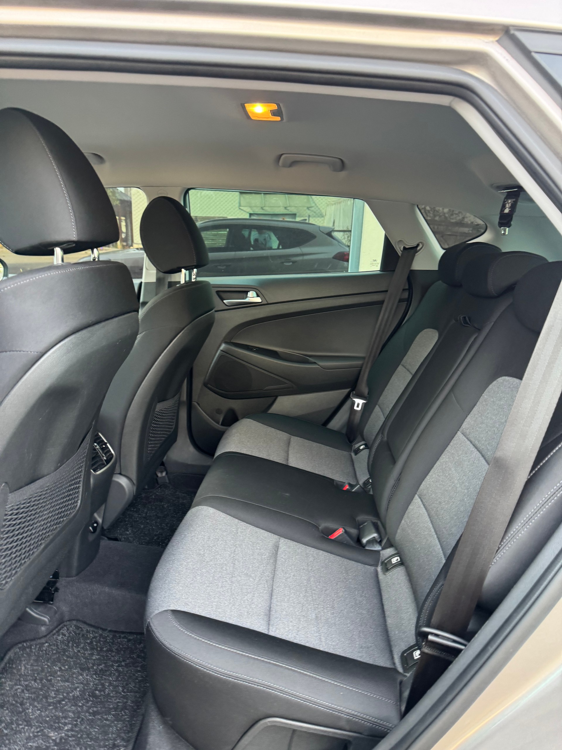 HYUNDAI Tucson 1.6 CRDI Amplia DCT-image-9