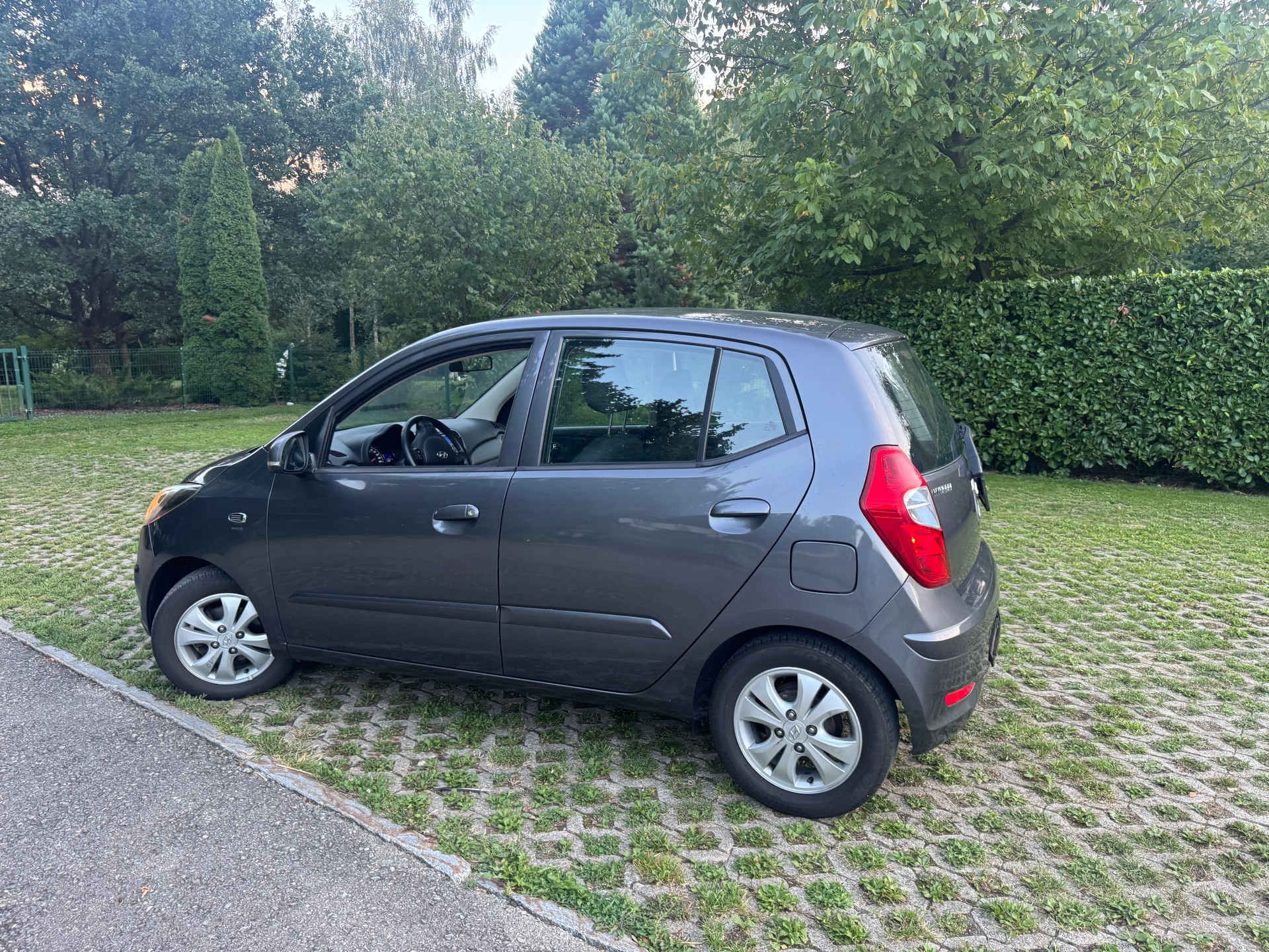 HYUNDAI 1.2 Style-image-4