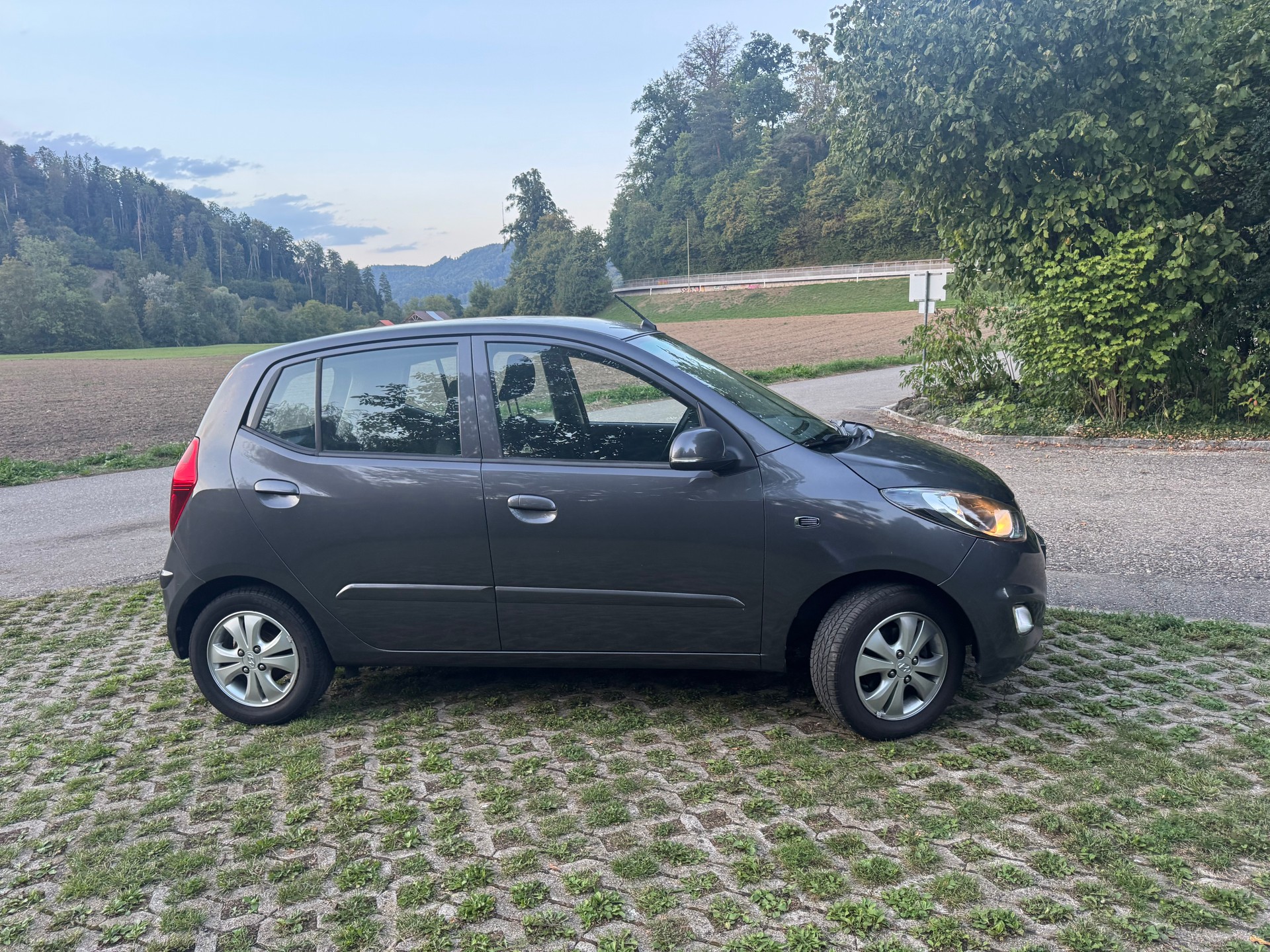 HYUNDAI 1.2 Style-image-1