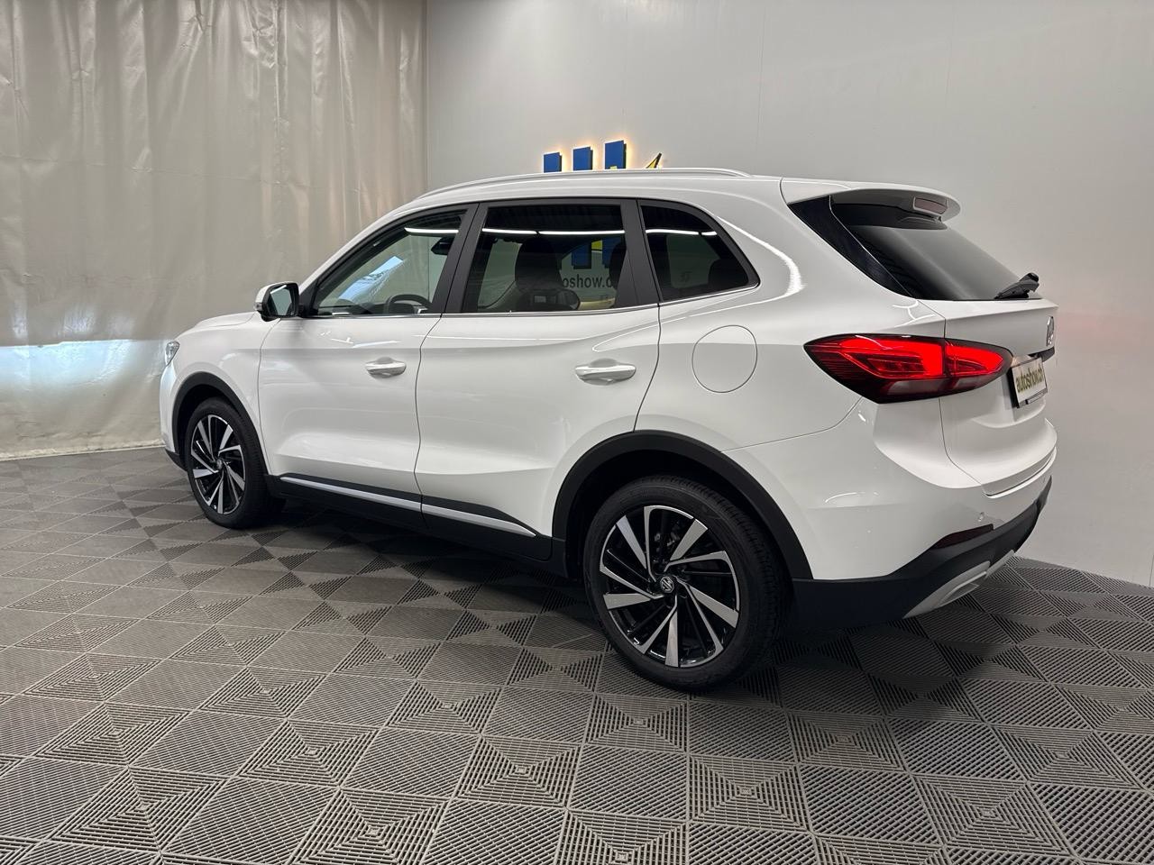MG ZS 1.5 HEV Luxury-image-1