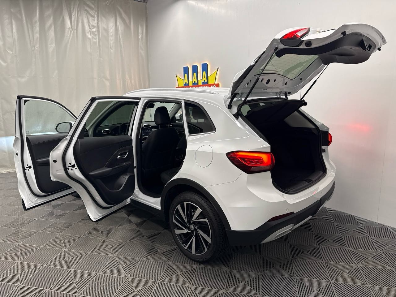 MG ZS 1.5 HEV Luxury-image-12
