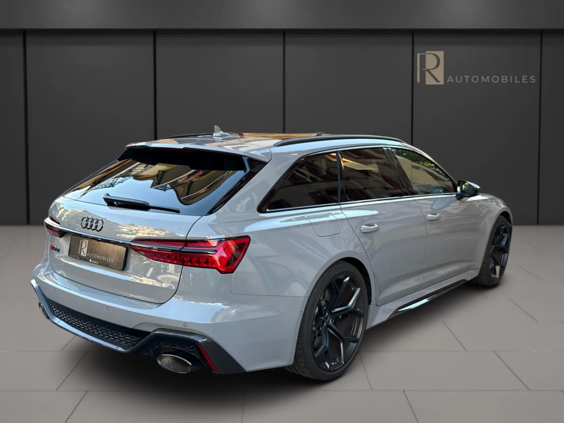 AUDI RS6 Avant 4.0 TFSI V8 Performance quattro-image-2