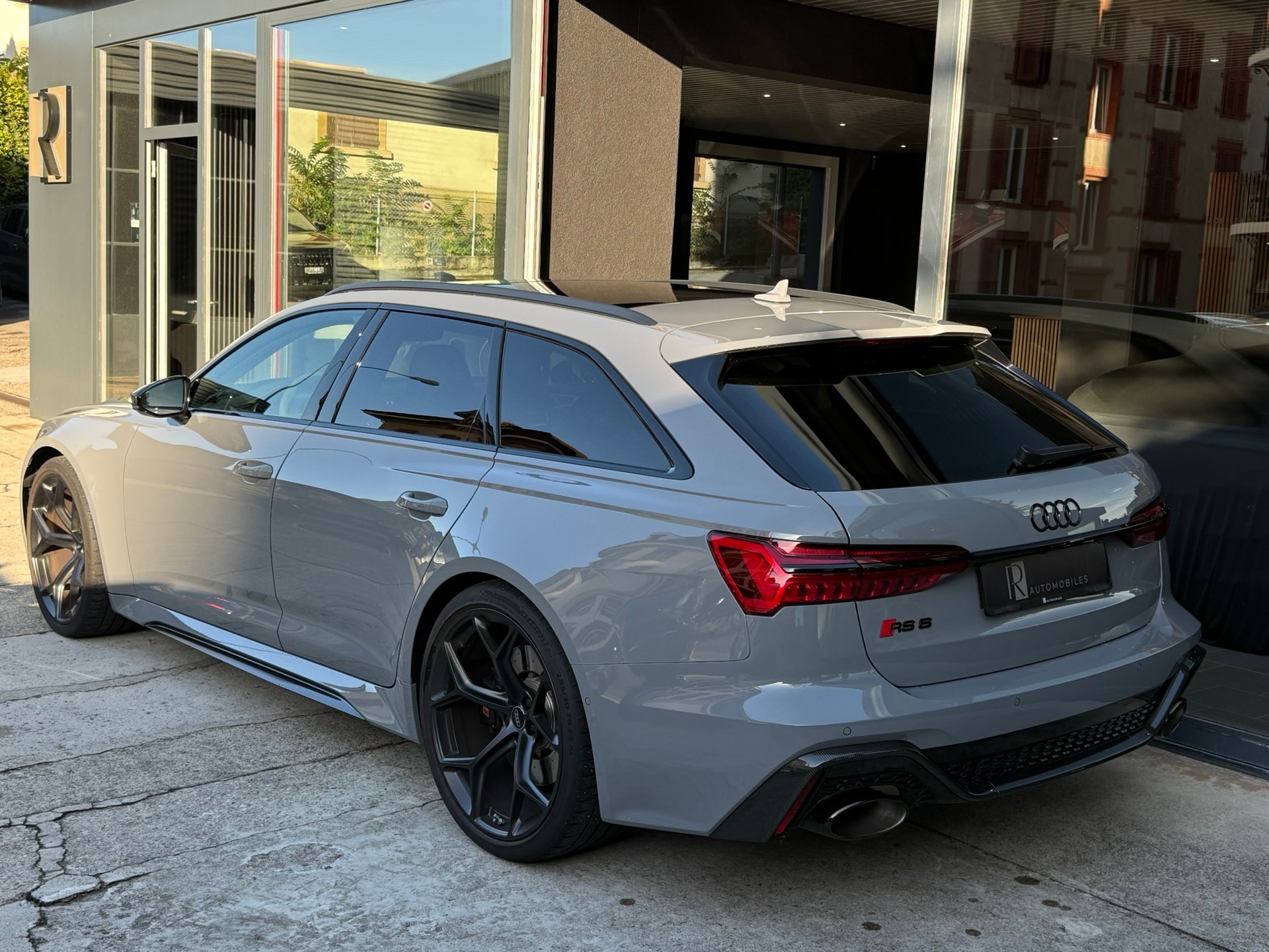 AUDI RS6 Avant 4.0 TFSI V8 Performance quattro-image-25