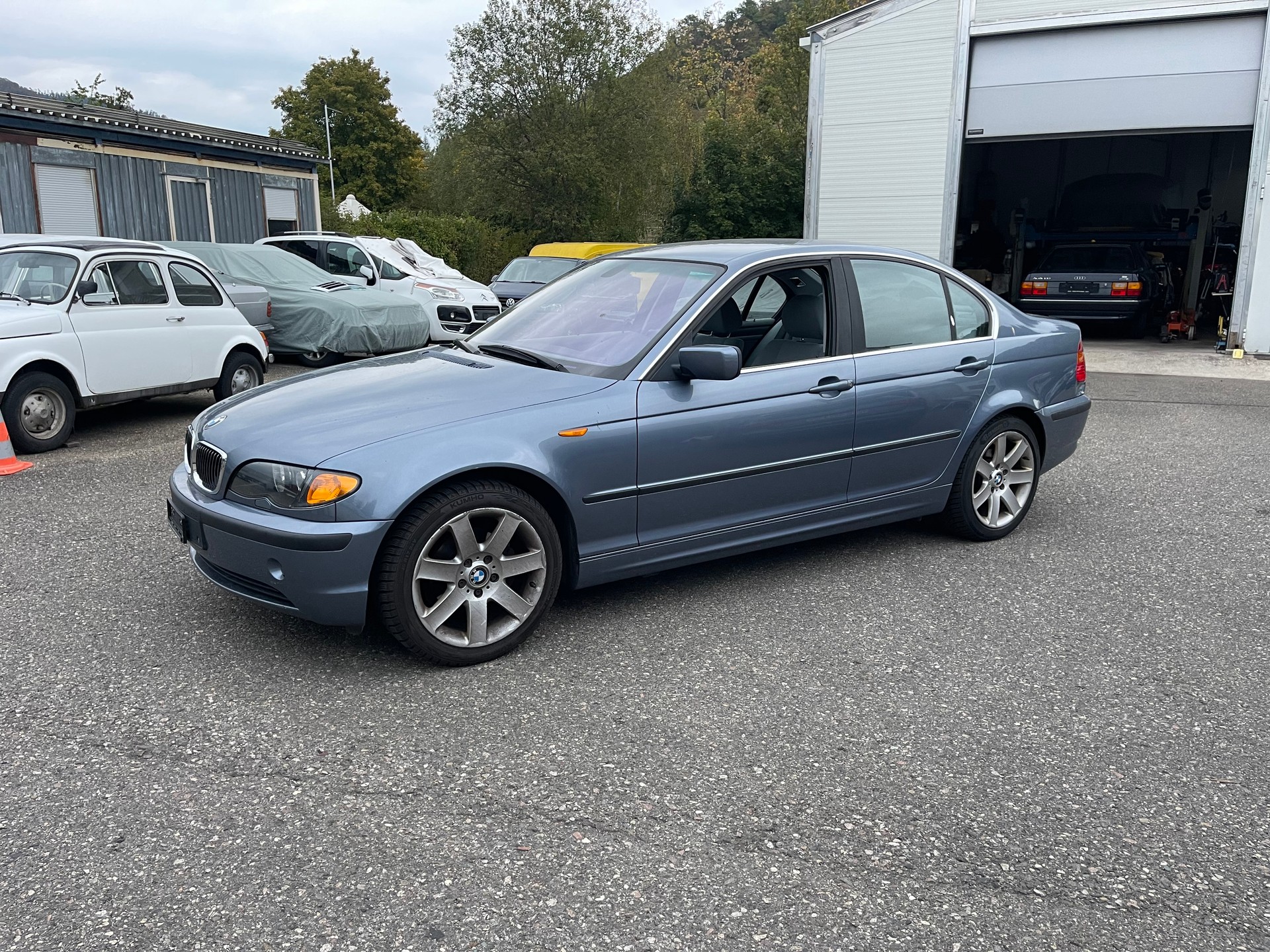 BMW 320i Frisch ab Kontrolle-image-0