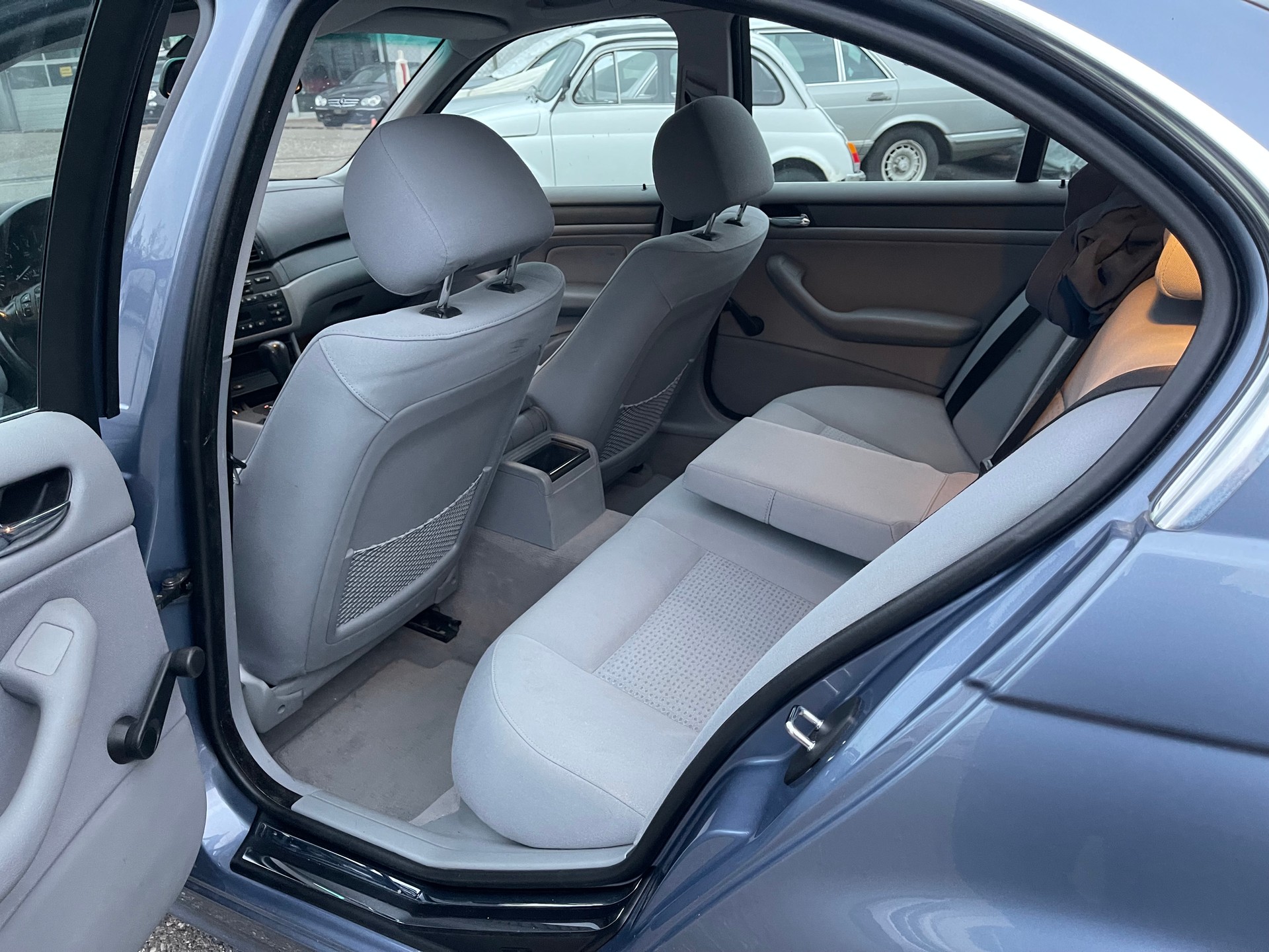 BMW 320i Frisch ab Kontrolle-image-9
