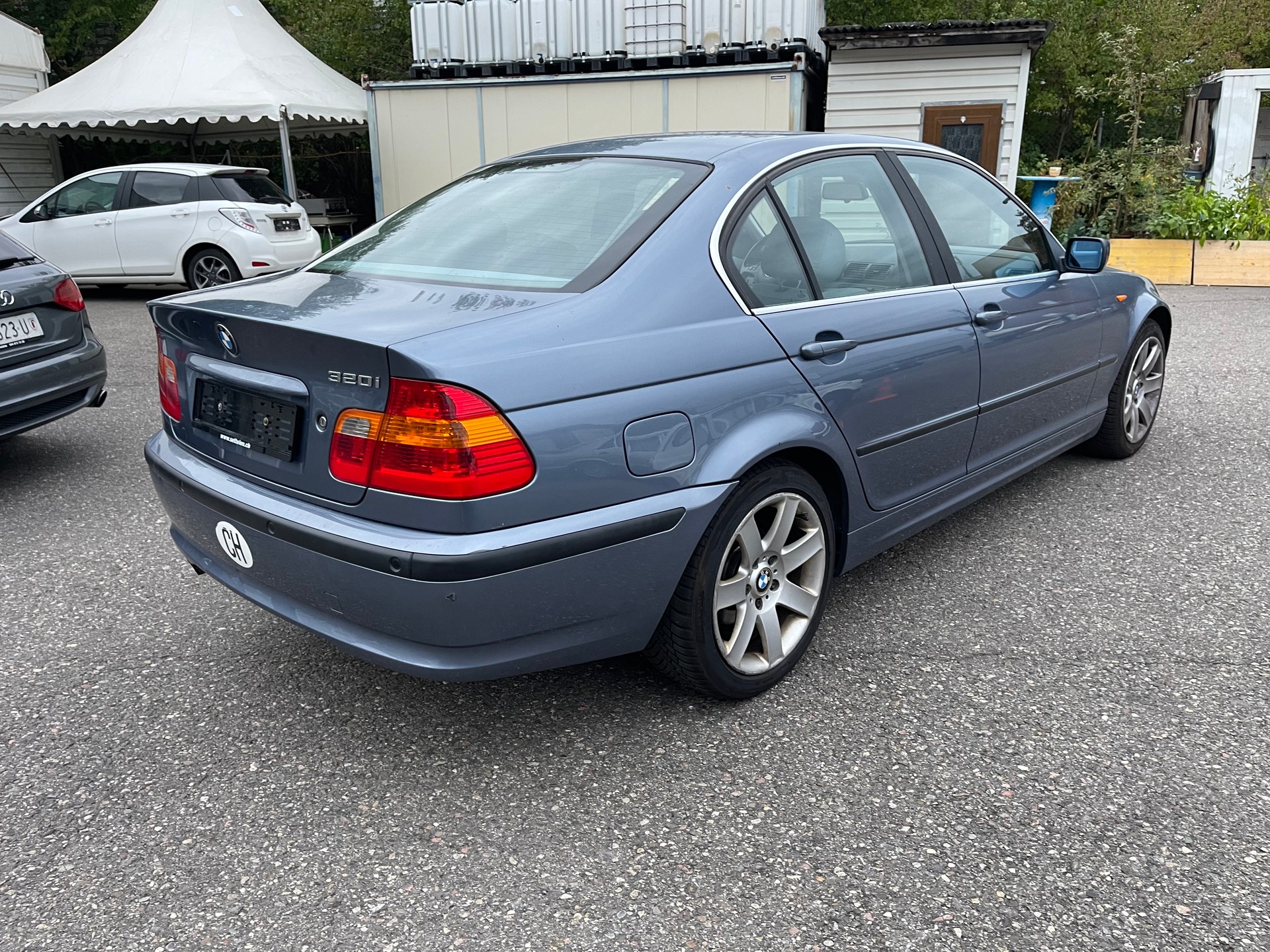 BMW 320i Frisch ab Kontrolle-image-4