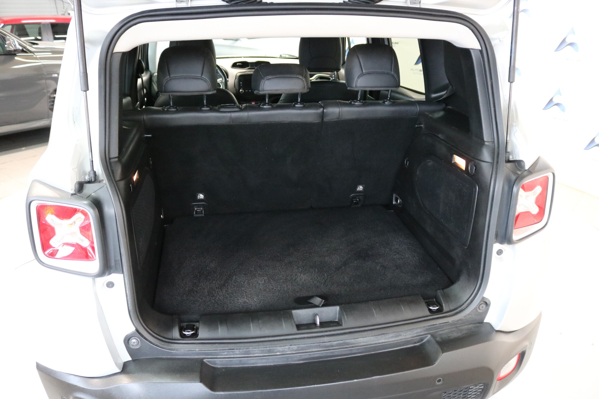 JEEP Renegade 2.0 CRD Limited AWD + Low Range 9ATX-image-33