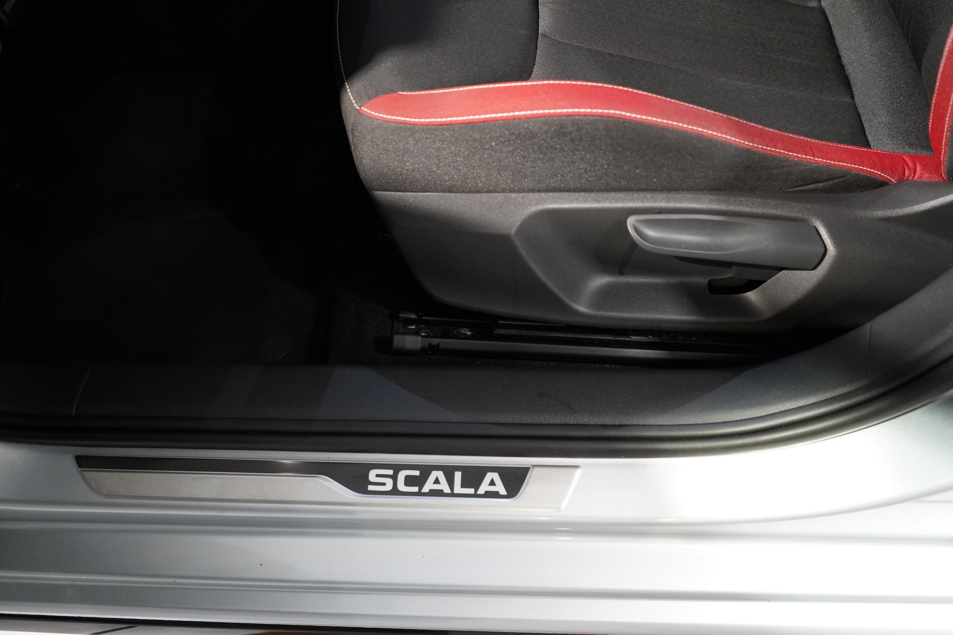 SKODA Scala 1.0 TSI 110 Monte Carlo DSG-image-15
