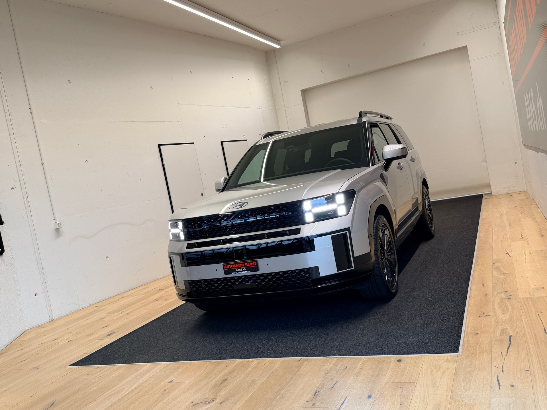 HYUNDAI Santa Fe 1.6 T-GDi PHEV Calligraphy 4WD Automatic-showroom-element-2