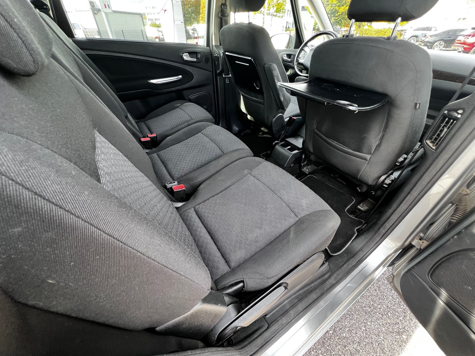 FORD Galaxy 2.0i Ghia-image-8