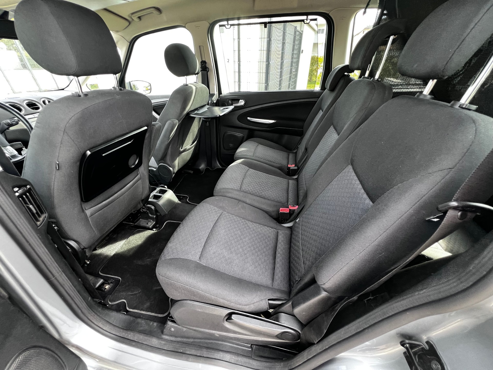 FORD Galaxy 2.0i Ghia-image-7
