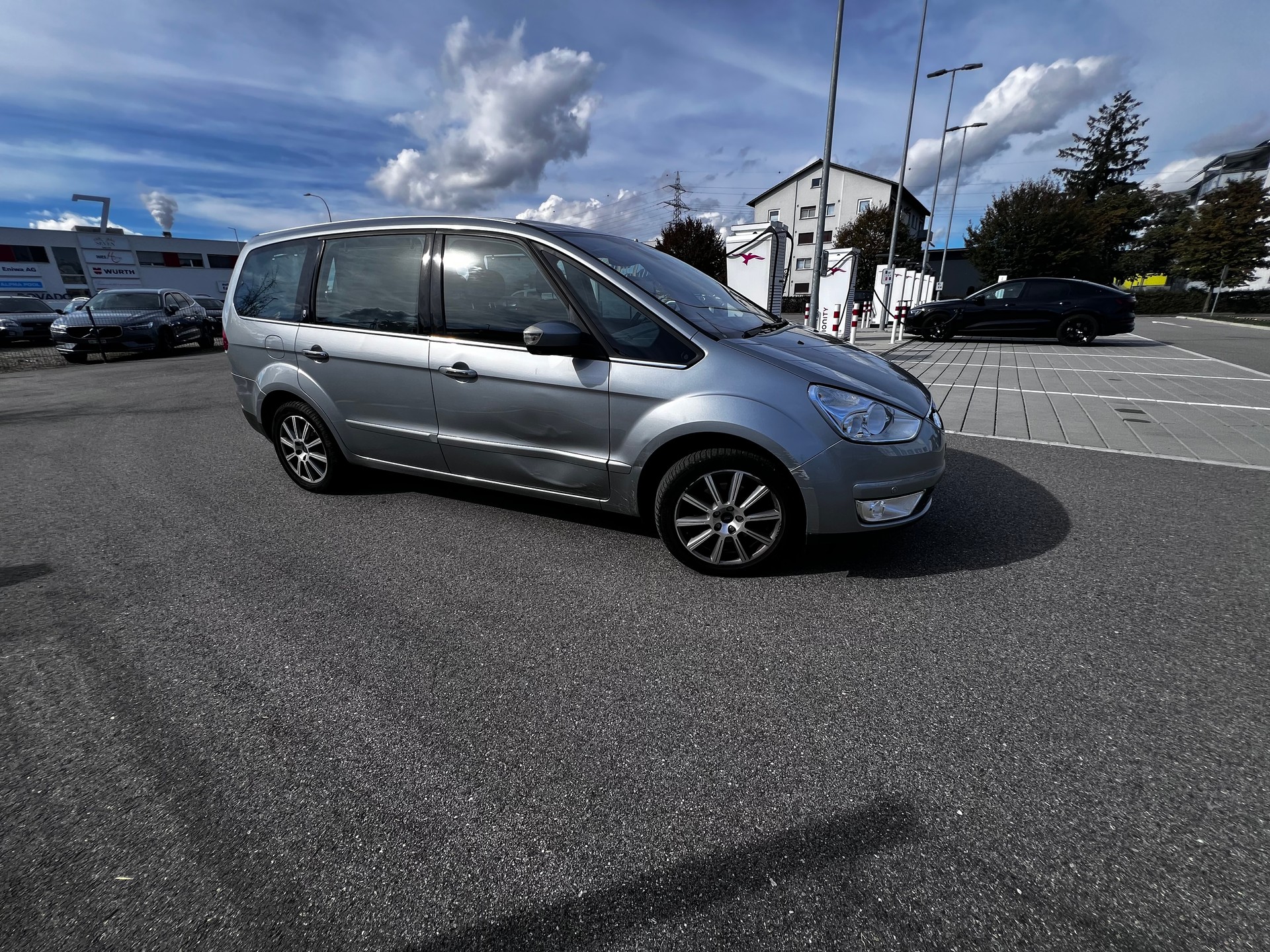 FORD Galaxy 2.0i Ghia-image-2