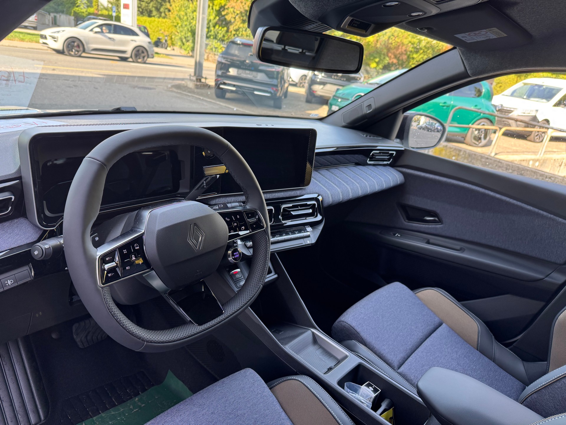 RENAULT R5 E-Tech Comfort Range 52 kWh Techno-image-12
