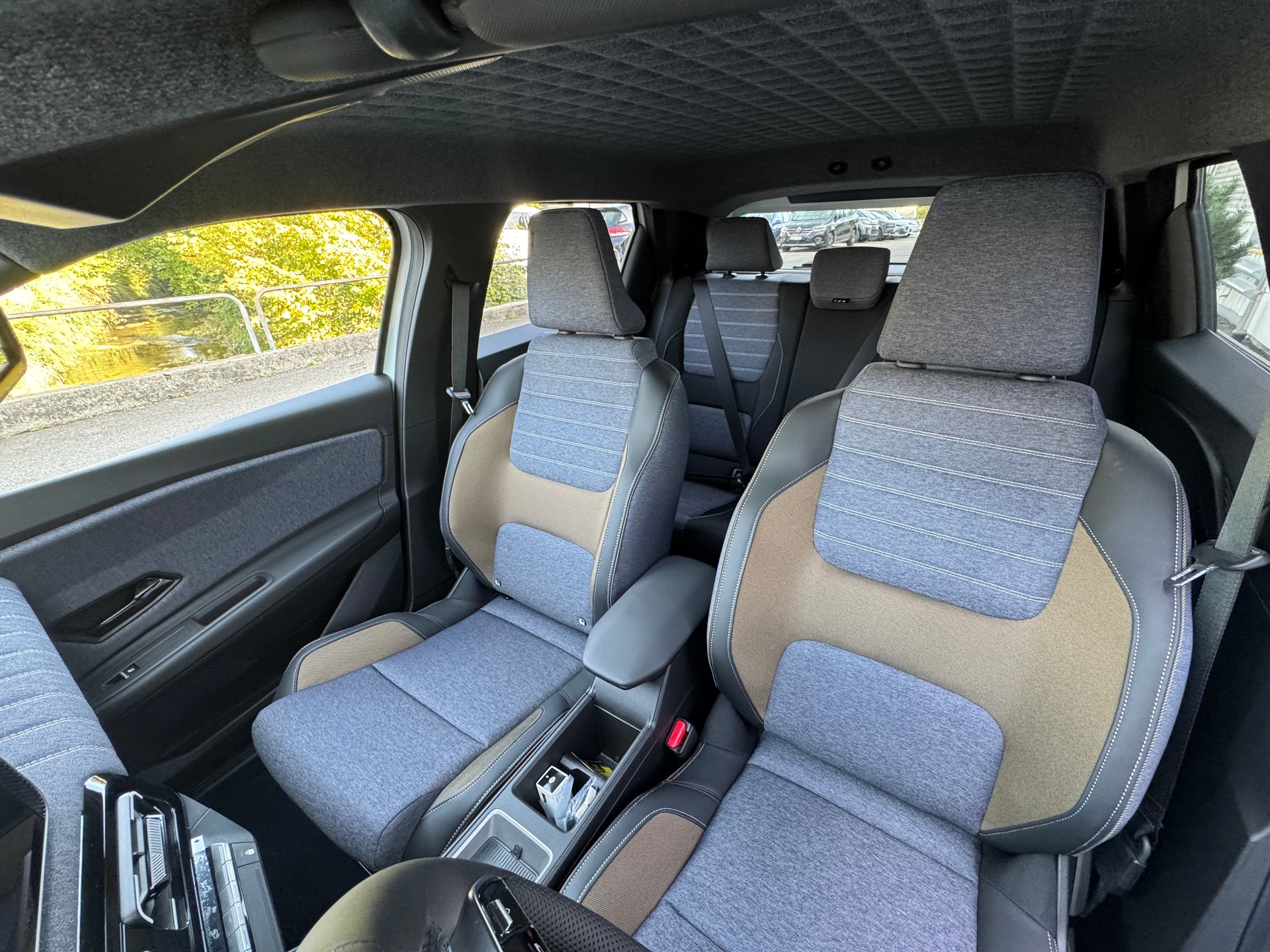 RENAULT R5 E-Tech Comfort Range 52 kWh Techno-image-13