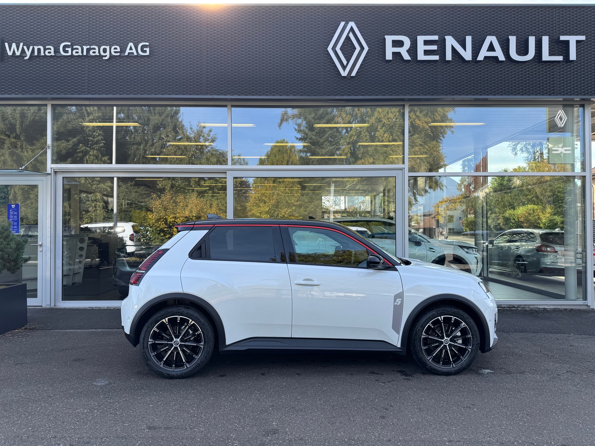 RENAULT R5 E-Tech Comfort Range 52 kWh Techno-image-0