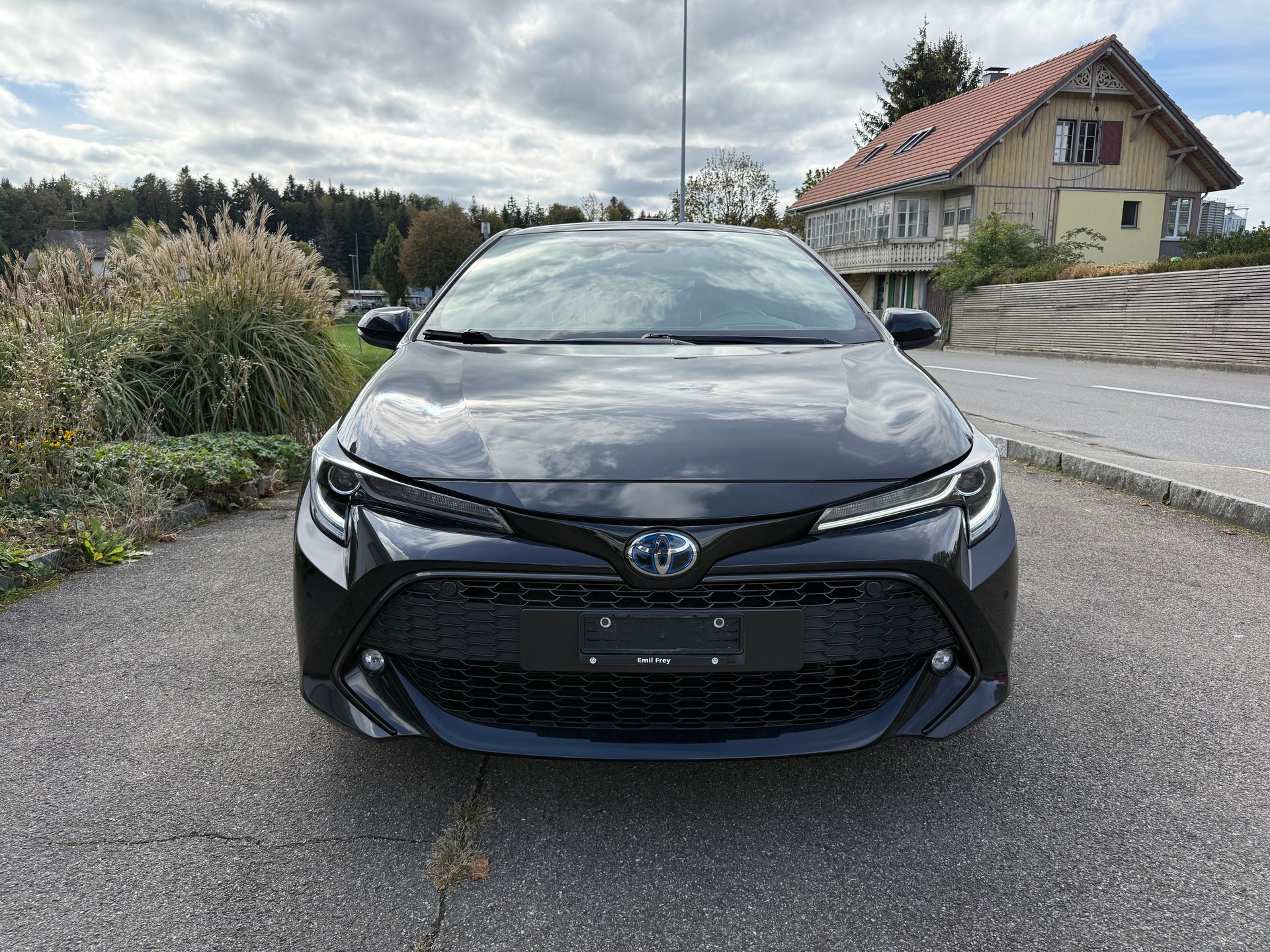 TOYOTA 1.8 HSD Trend-image-1