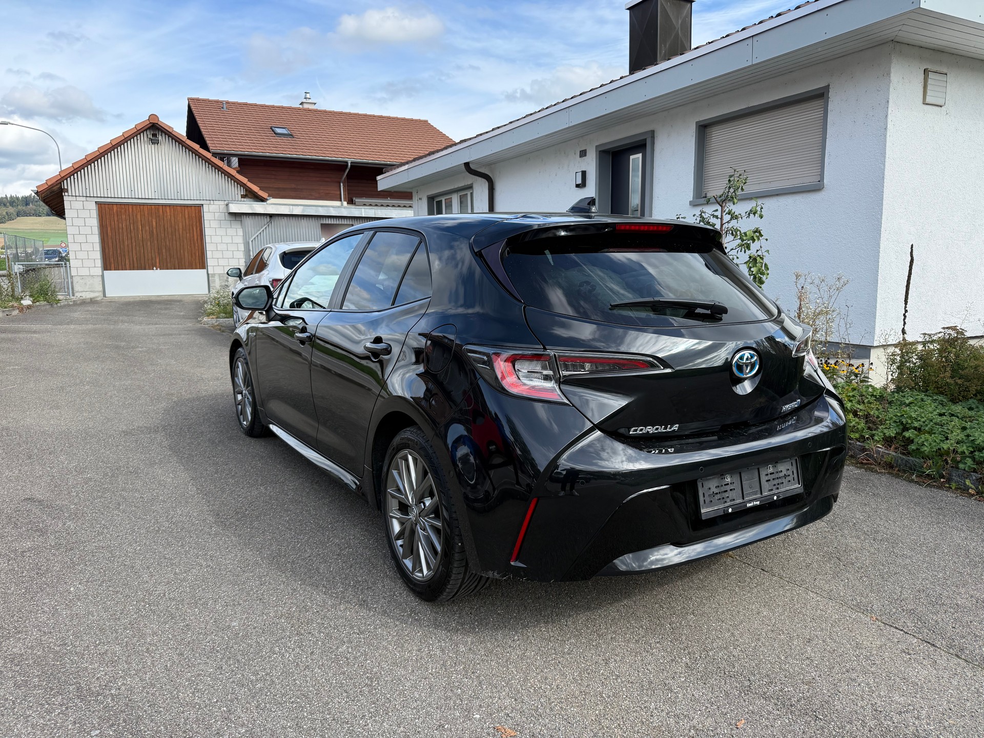 TOYOTA 1.8 HSD Trend-image-3
