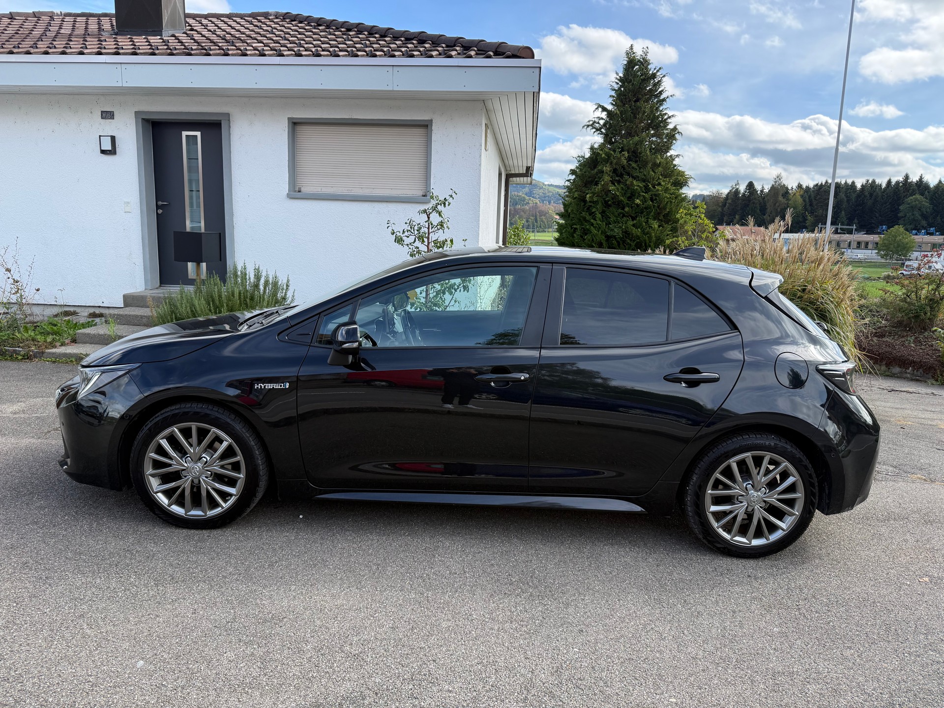 TOYOTA 1.8 HSD Trend-image-2