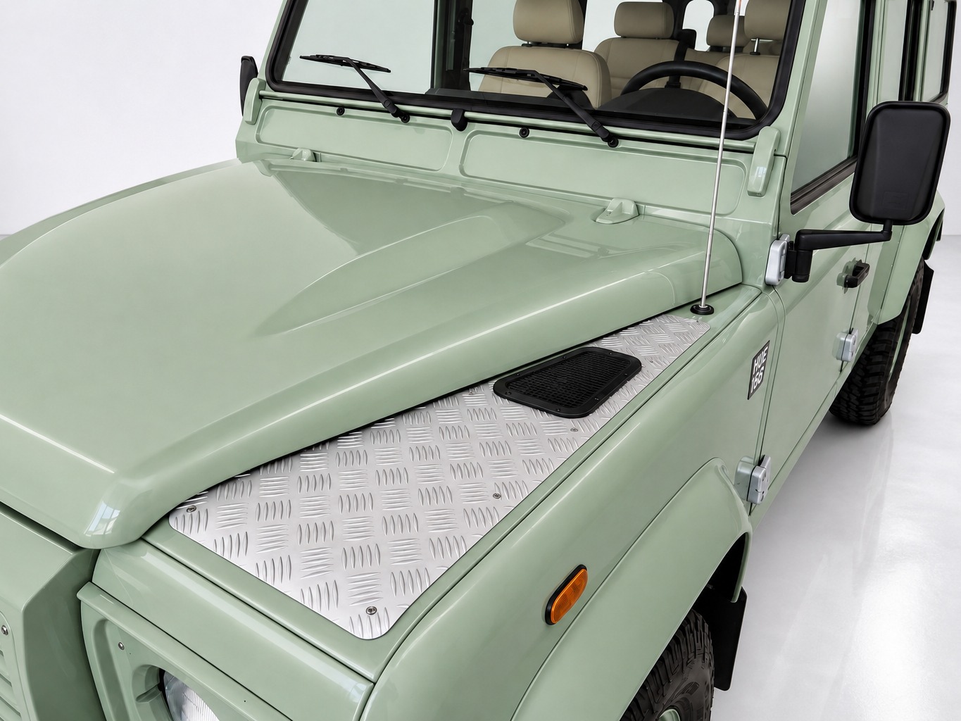 LAND ROVER Defender 110 2.2 TD4 SW Heritage-image-11