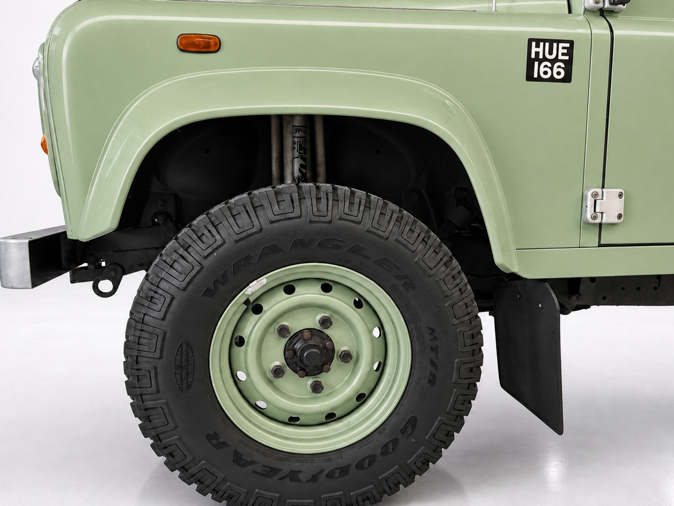 LAND ROVER Defender 110 2.2 TD4 SW Heritage-image-12