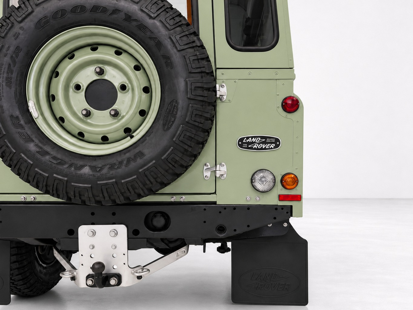 LAND ROVER Defender 110 2.2 TD4 SW Heritage-image-14