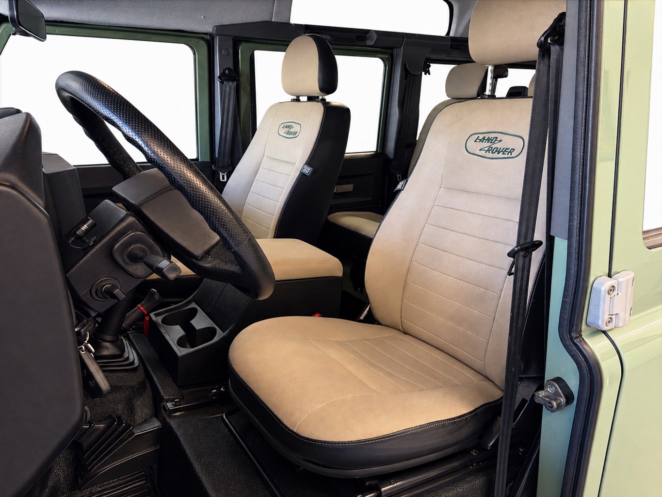 LAND ROVER Defender 110 2.2 TD4 SW Heritage-image-17