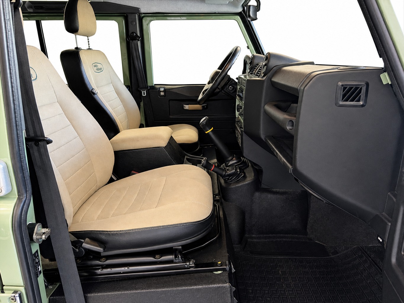 LAND ROVER Defender 110 2.2 TD4 SW Heritage-image-25