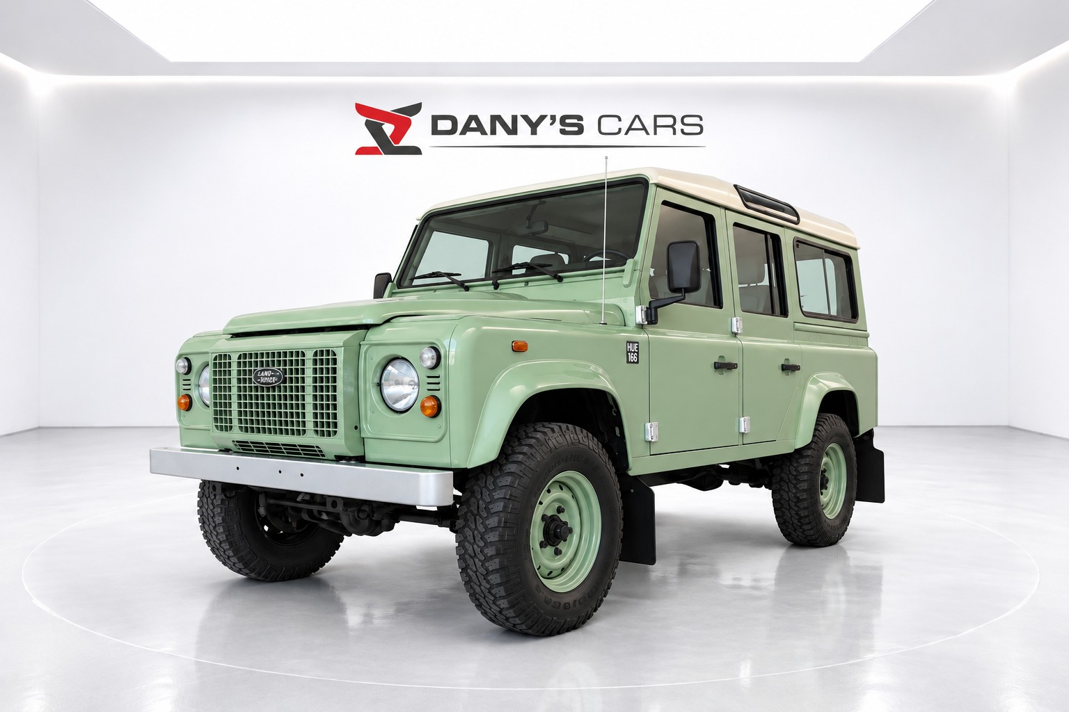 LAND ROVER Defender 110 2.2 TD4 SW Heritage-image-0
