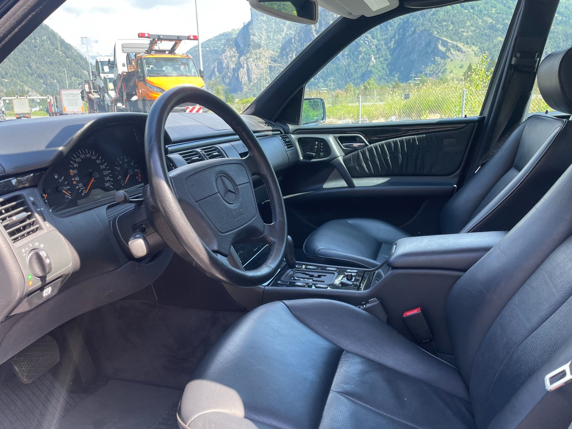 MERCEDES-BENZ E 430 Avantgarde Automatic-image-12