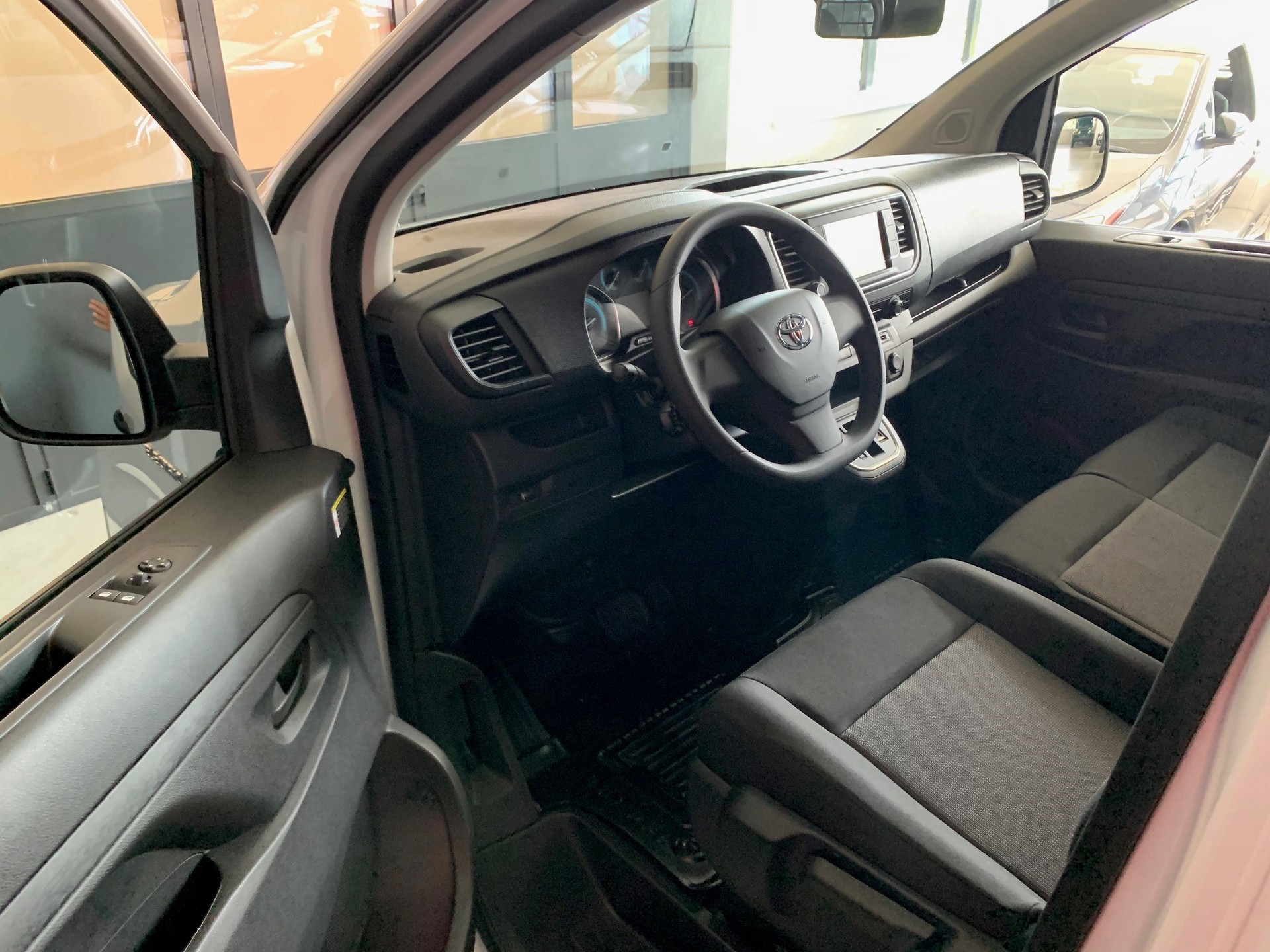 TOYOTA PROACE Van L1 50KWh Active-image-8