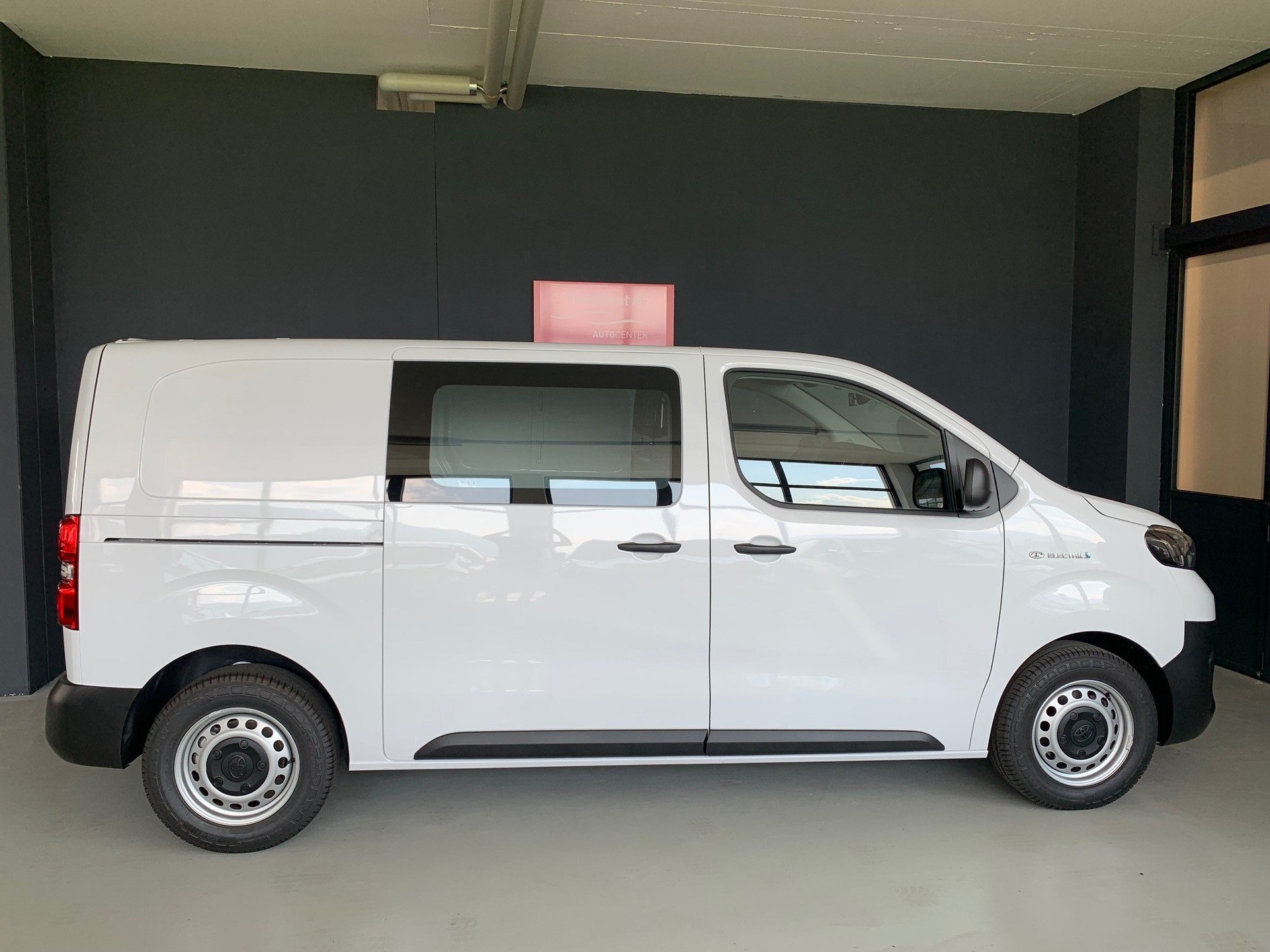 TOYOTA PROACE Van L1 50KWh Active-image-4