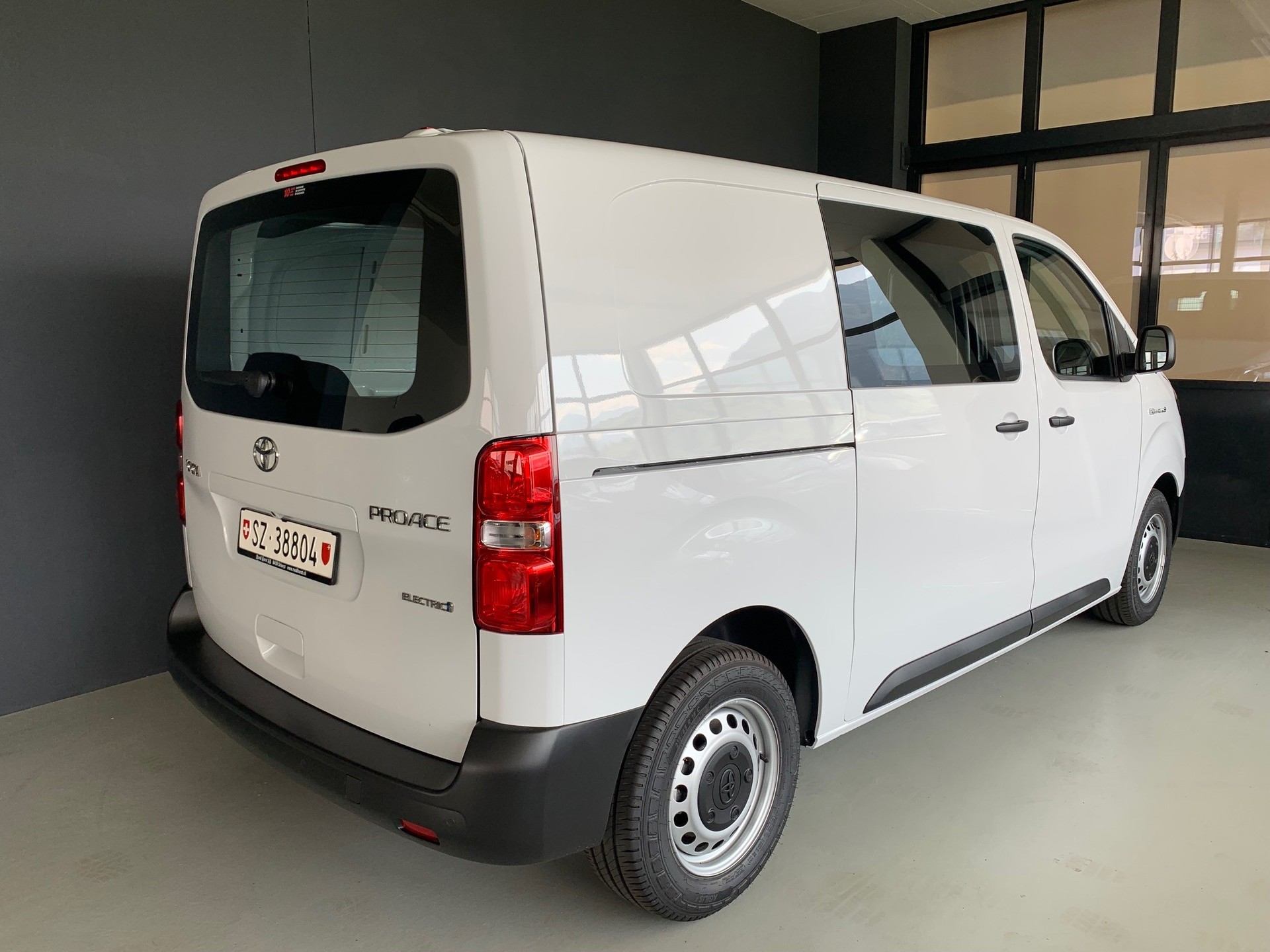 TOYOTA PROACE Van L1 50KWh Active-showroom-element-3