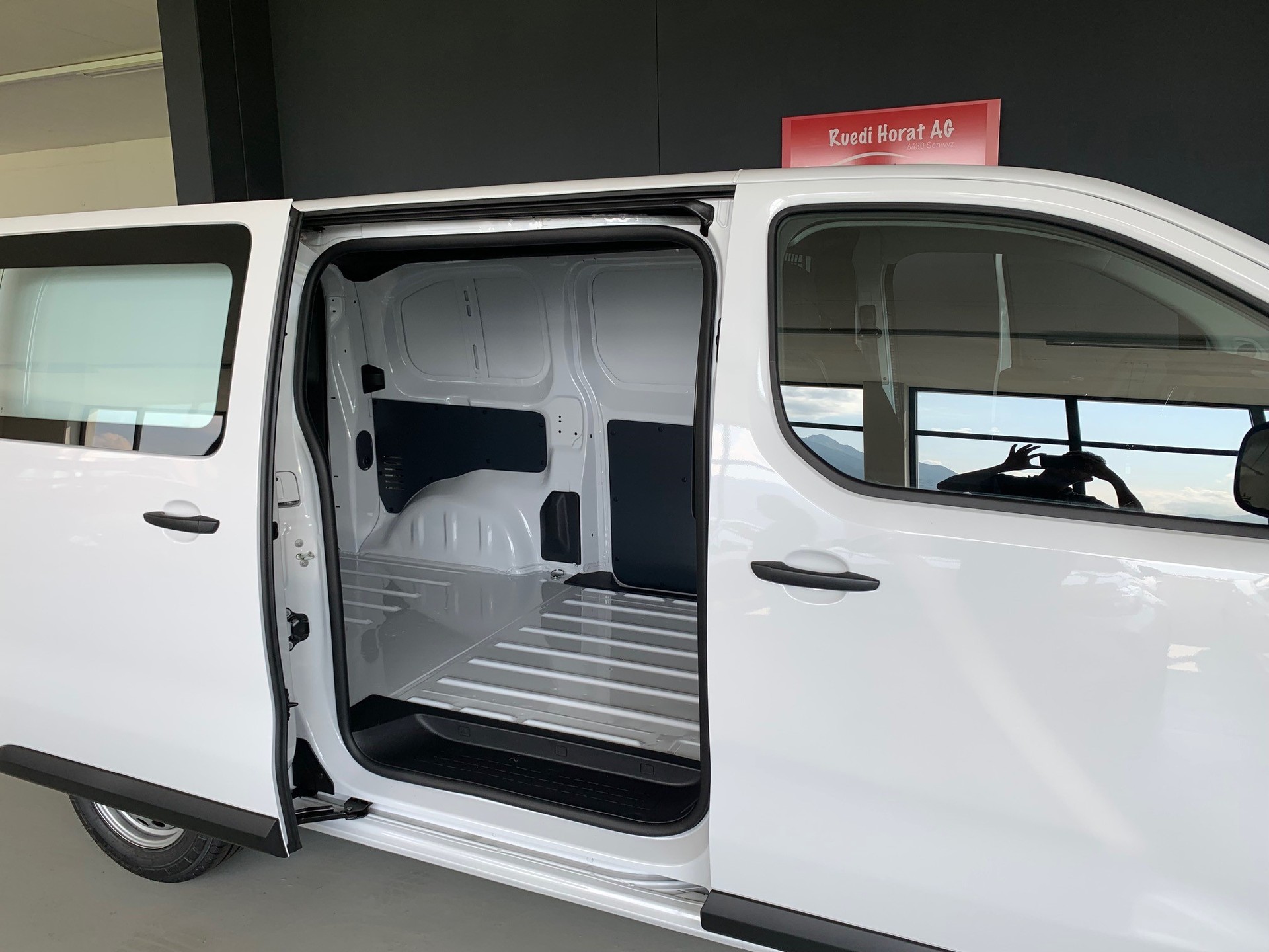 TOYOTA PROACE Van L1 50KWh Active-image-7