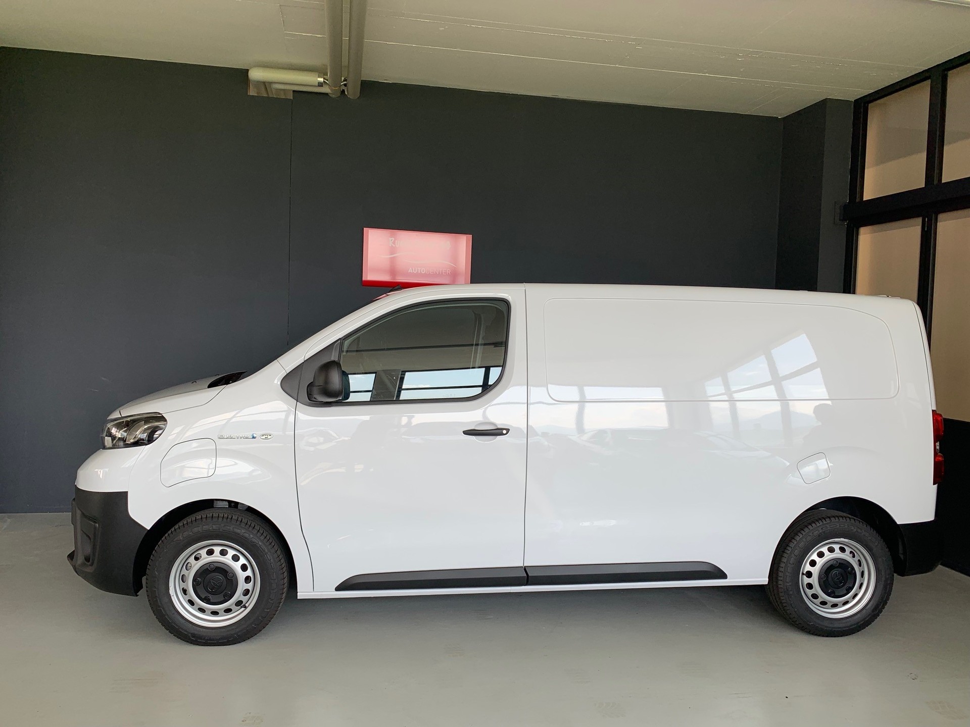 TOYOTA PROACE Van L1 50KWh Active-showroom-element-1