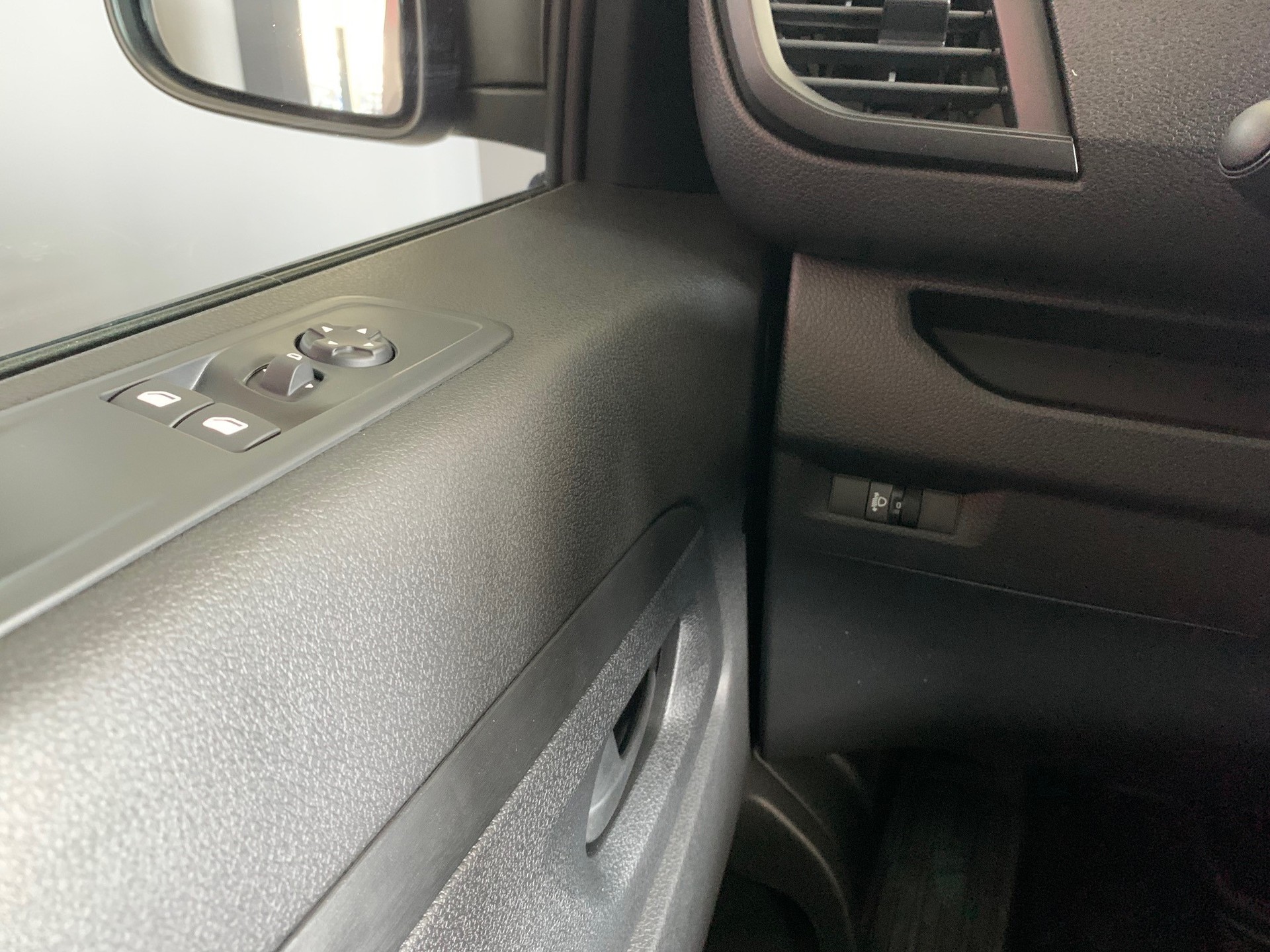 TOYOTA PROACE Van L1 50KWh Active-image-12