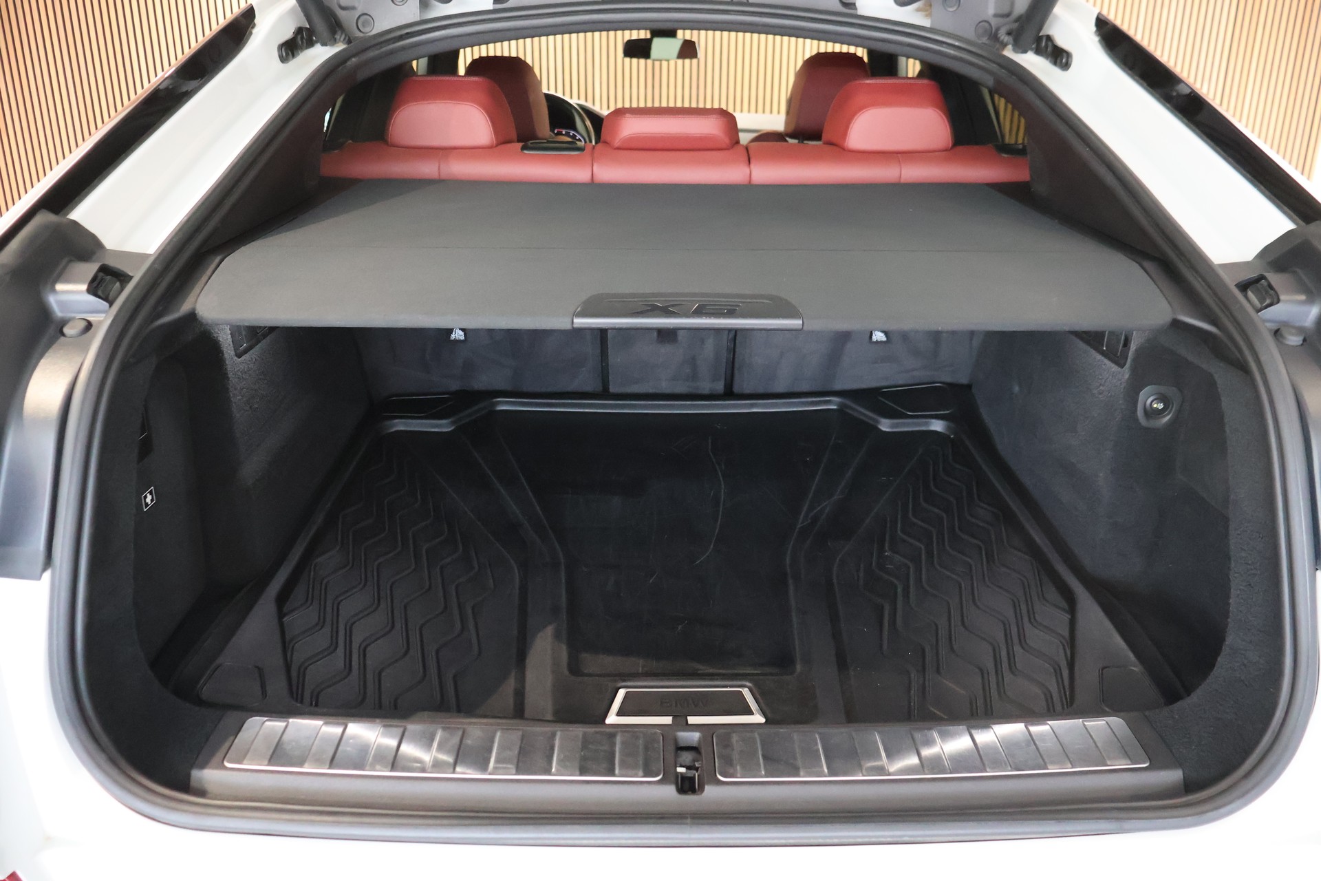 BMW X6 M50i Steptronic-image-12