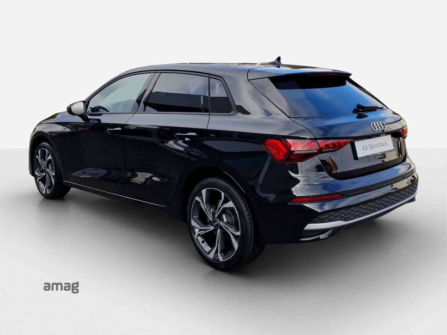 AUDI A3 Sportback 35 TFSI Attraction S-tronic-image-2