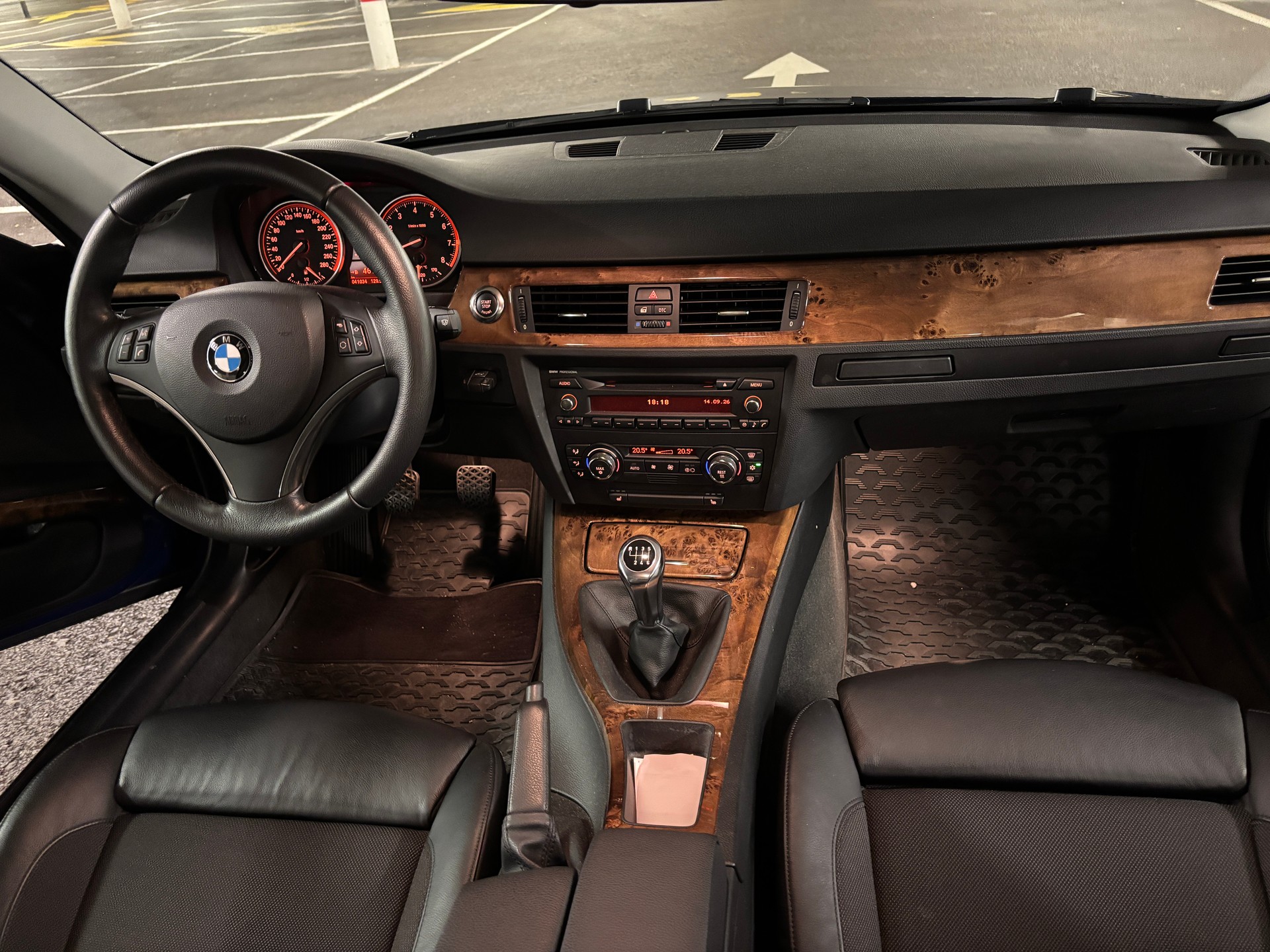 BMW 335i Coupé-image-18