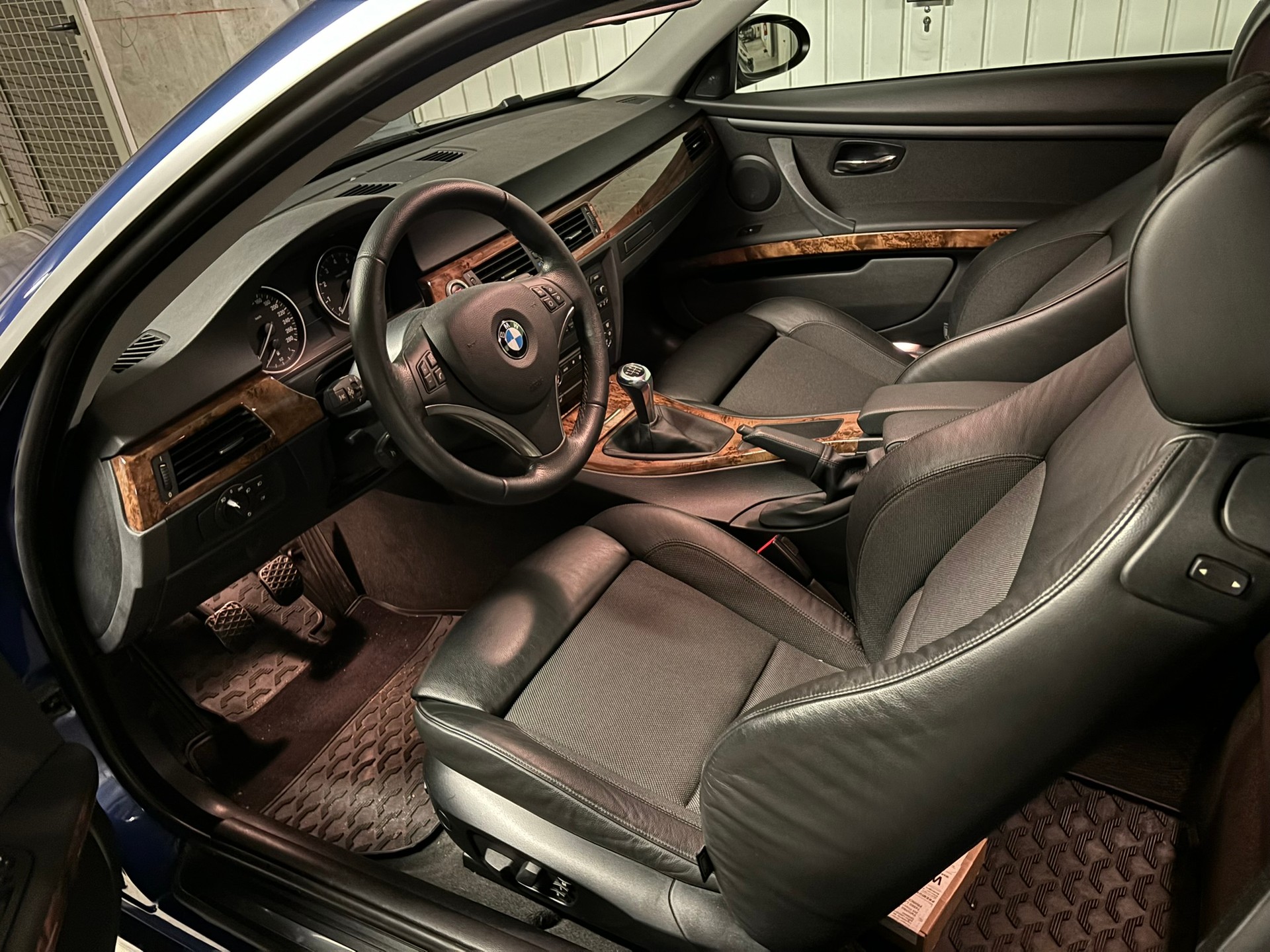 BMW 335i Coupé-image-2