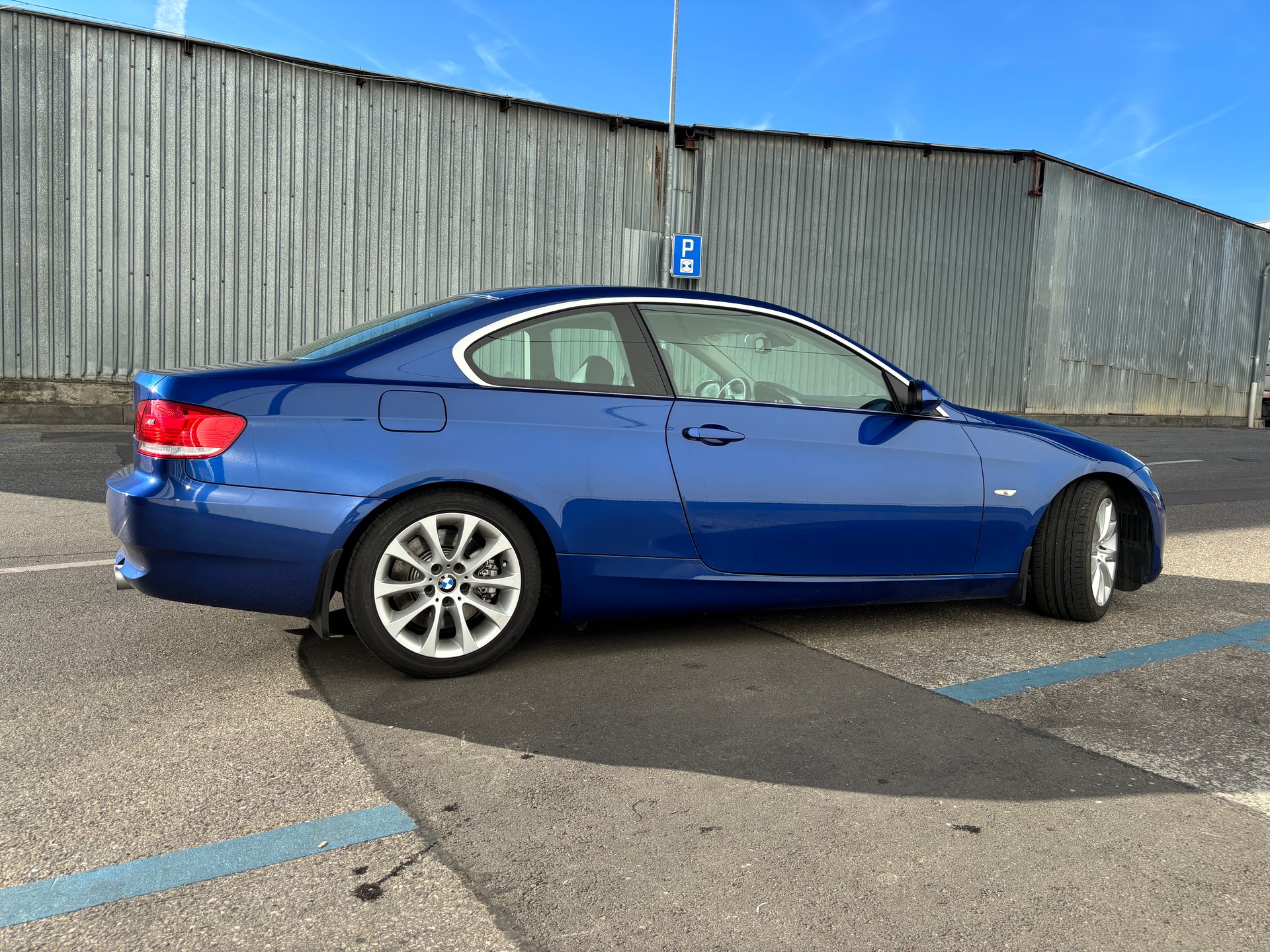 BMW 335i Coupé-image-10