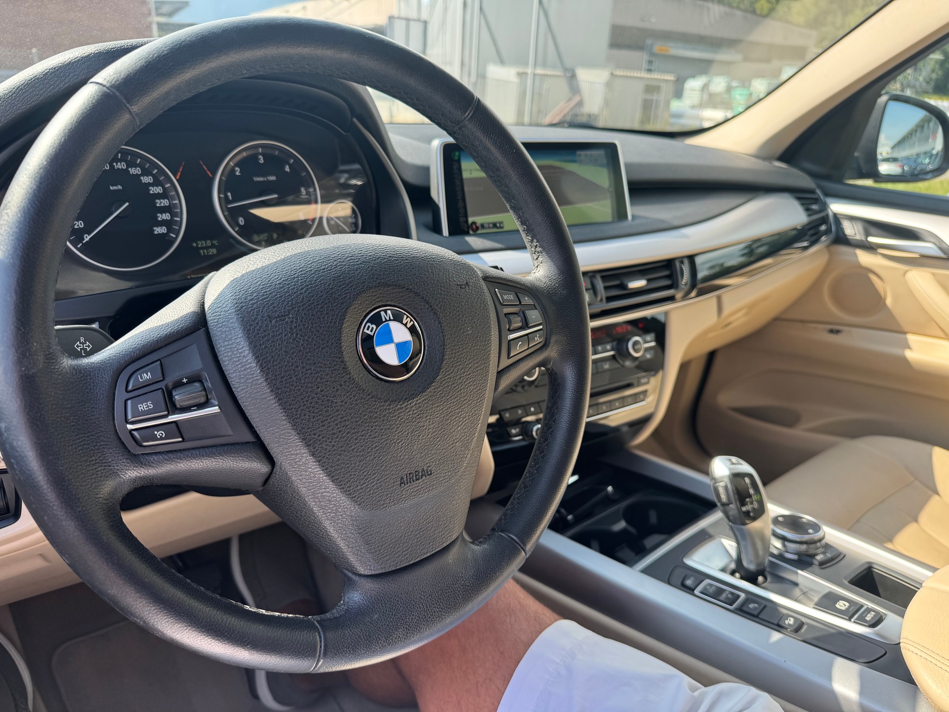 BMW X5 xDrive 30d Steptronic-image-15